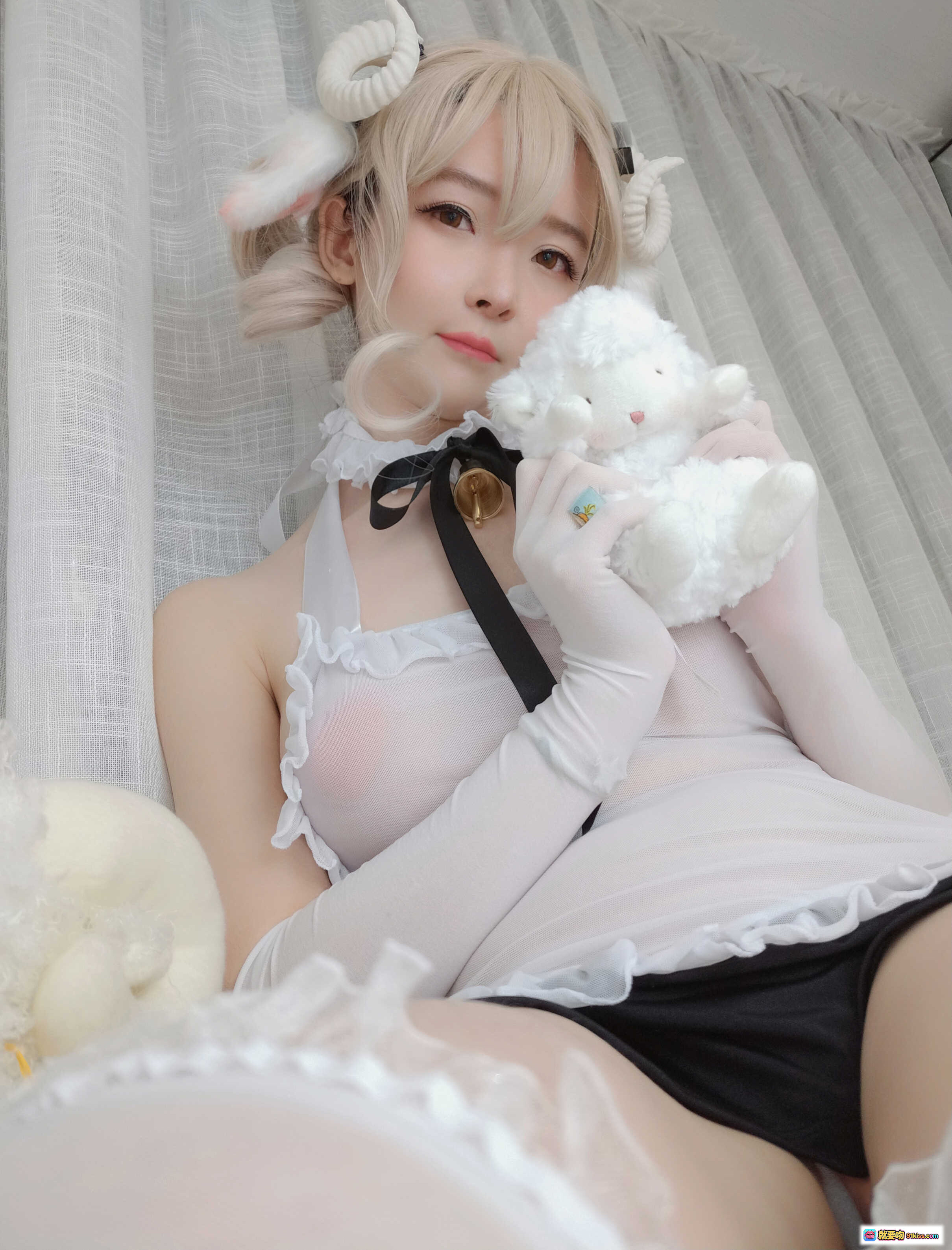 图片[7] - 小央泽NO.035小绵羊cosplay写真｜白色蕾丝女仆装+长手套+羊角发饰+丝袜美腿｜63P高清图集 - 就要吻