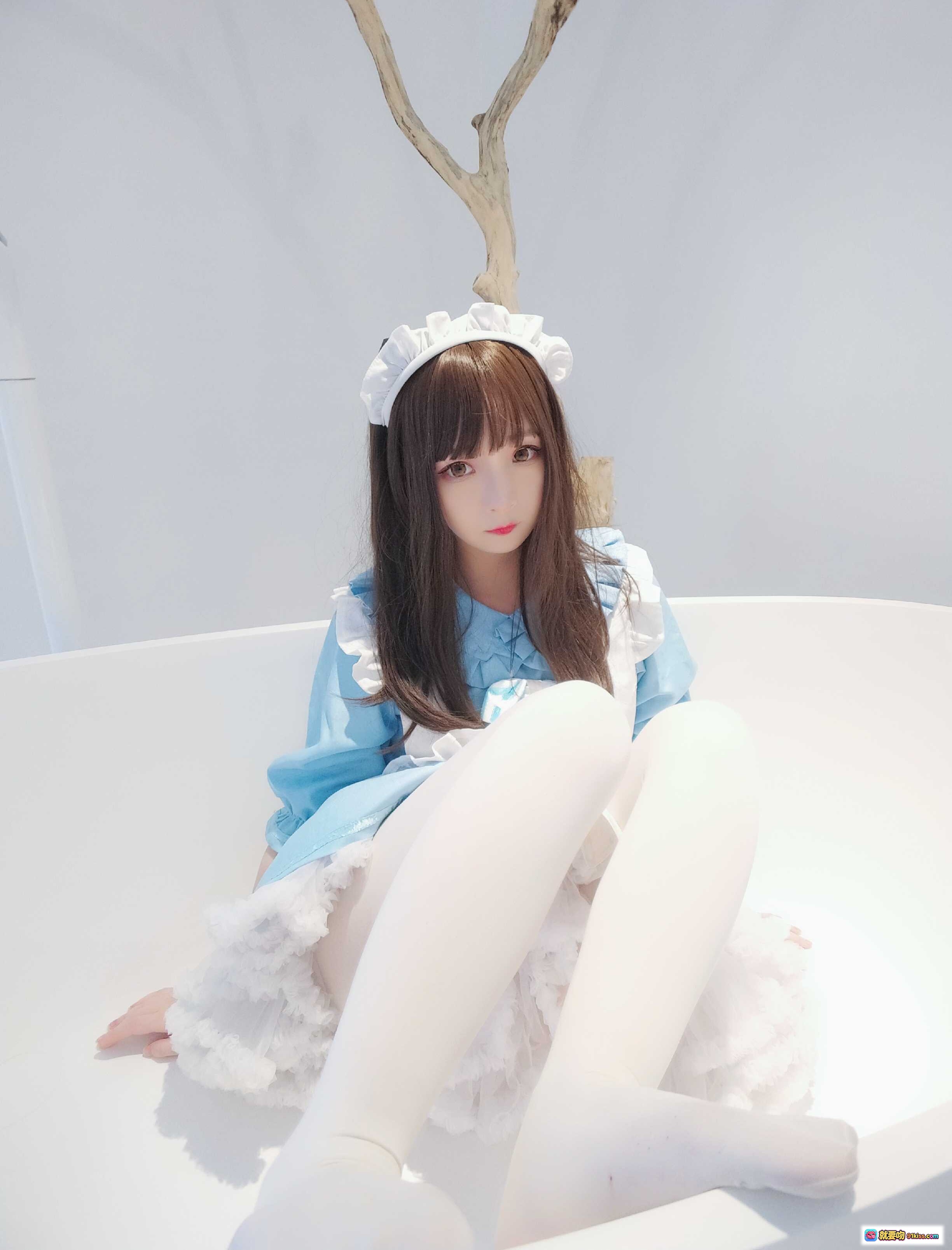 图片[4] - 古川NO.029蓝白女仆装写真 | 甜美日系风格 | 白色丝袜搭配 | 厨房场景实拍 | 19P高清图集 - 就要吻