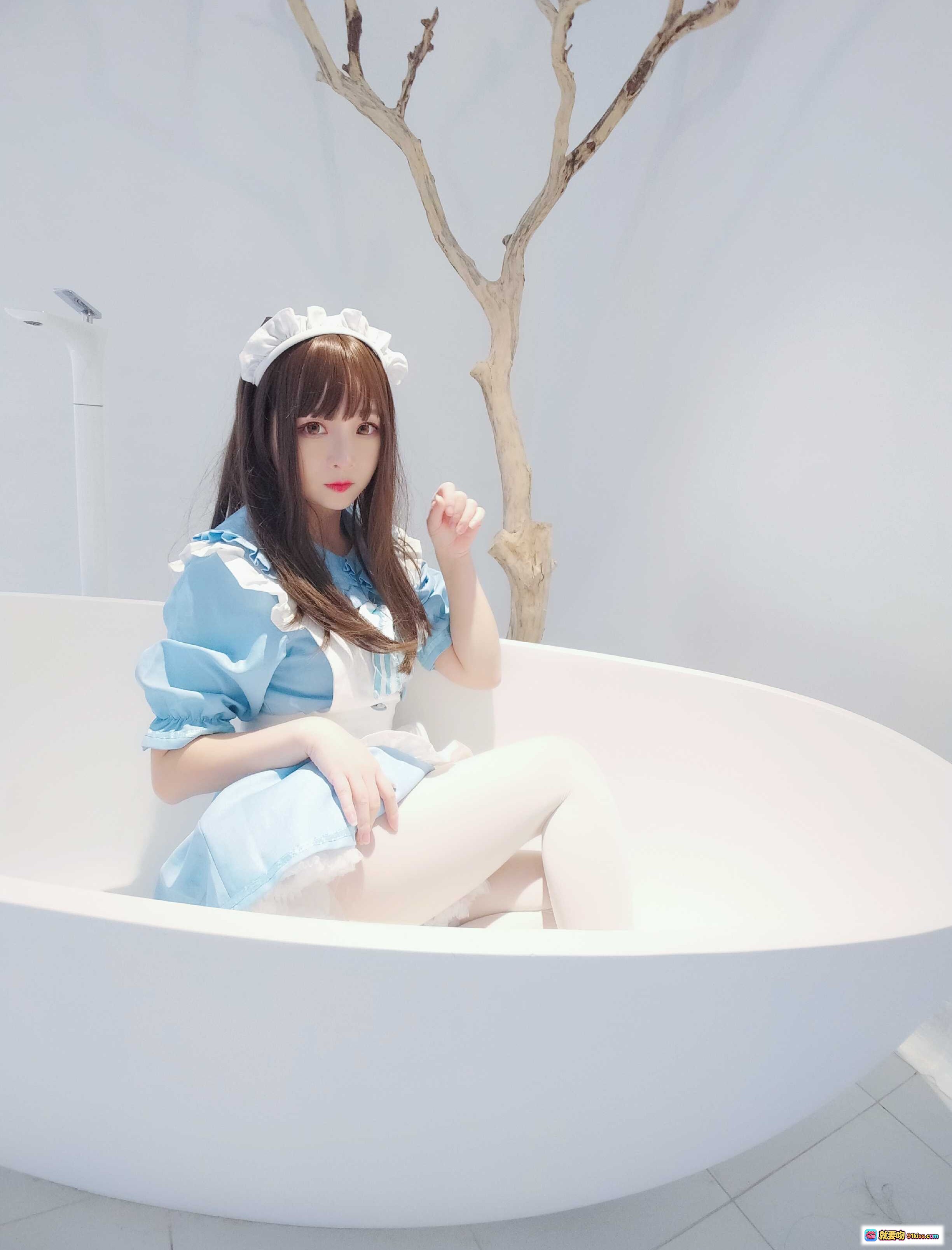 图片[3] - 古川NO.029蓝白女仆装写真 | 甜美日系风格 | 白色丝袜搭配 | 厨房场景实拍 | 19P高清图集 - 就要吻