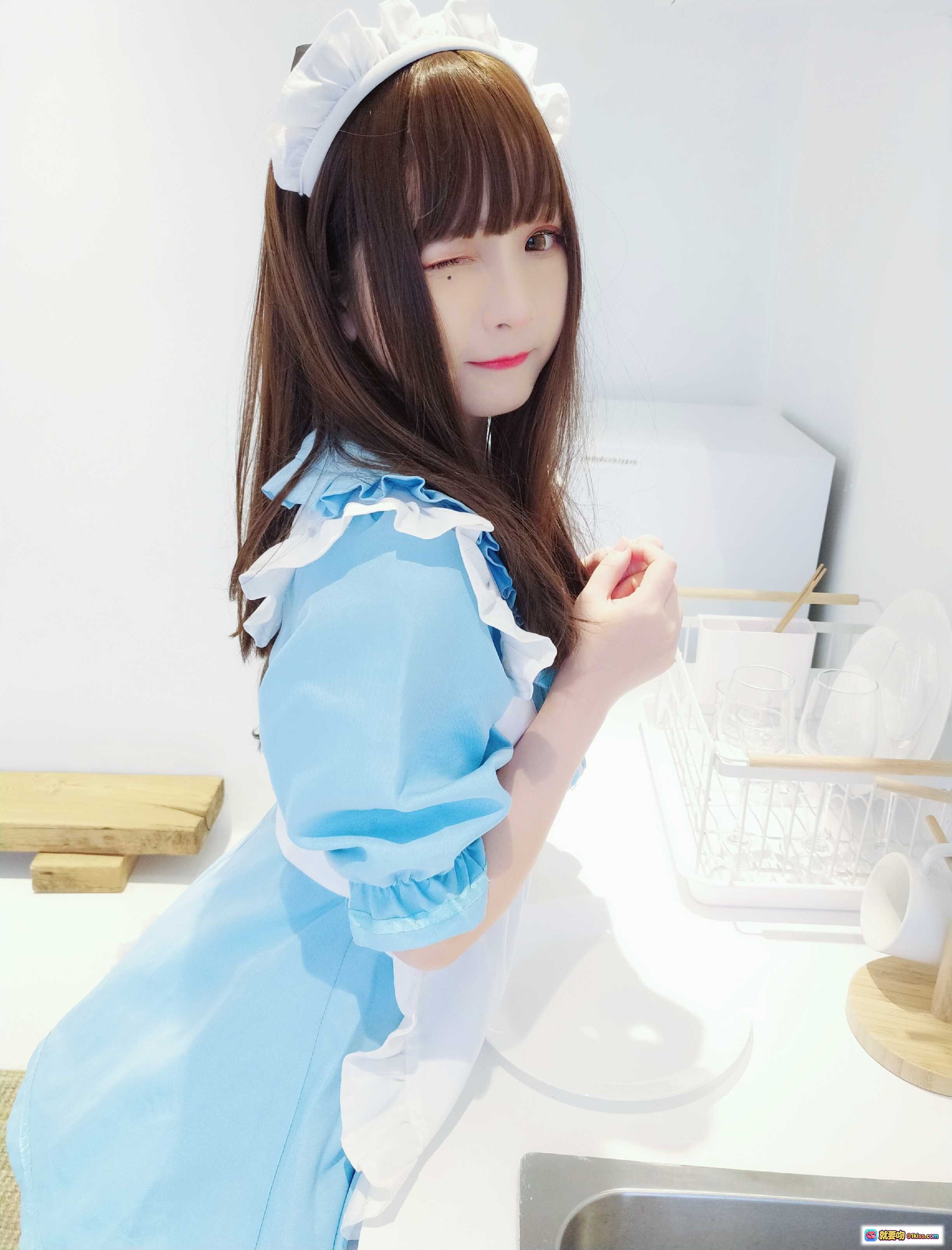 图片[9] - 古川NO.029蓝白女仆装写真 | 甜美日系风格 | 白色丝袜搭配 | 厨房场景实拍 | 19P高清图集 - 就要吻