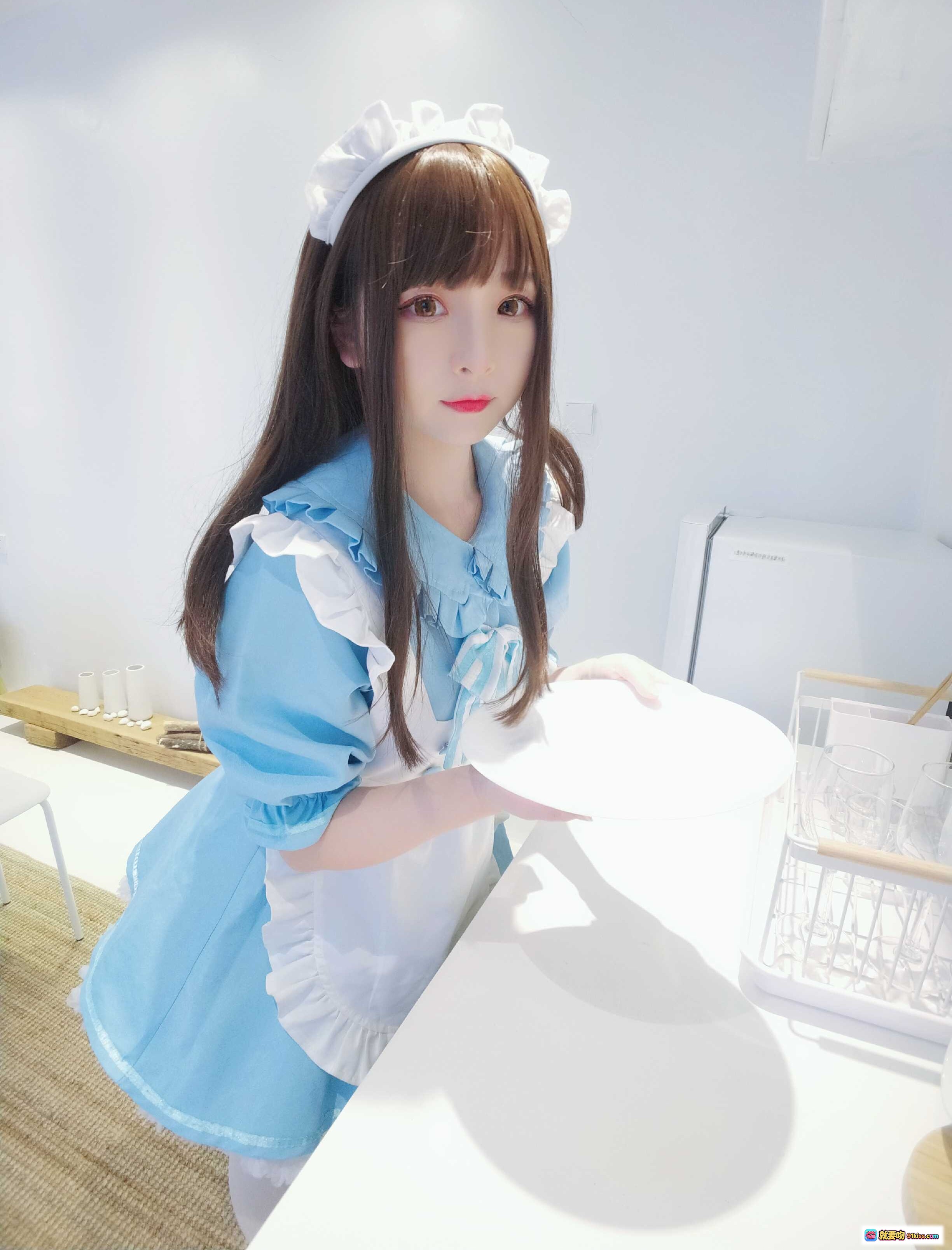 图片[10] - 古川NO.029蓝白女仆装写真 | 甜美日系风格 | 白色丝袜搭配 | 厨房场景实拍 | 19P高清图集 - 就要吻