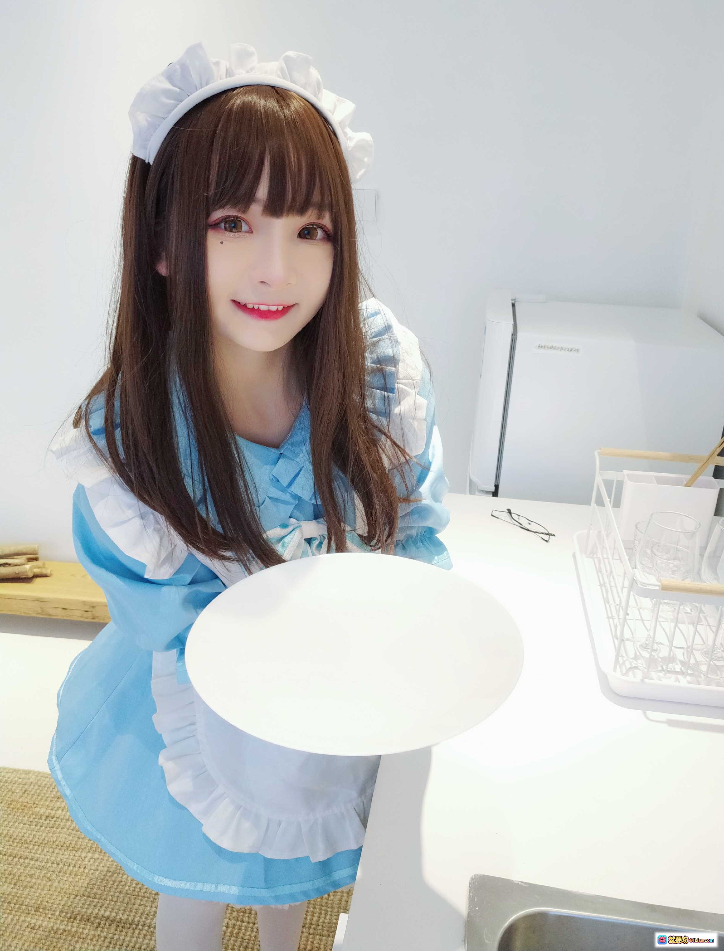 图片[8] - 古川NO.029蓝白女仆装写真 | 甜美日系风格 | 白色丝袜搭配 | 厨房场景实拍 | 19P高清图集 - 就要吻