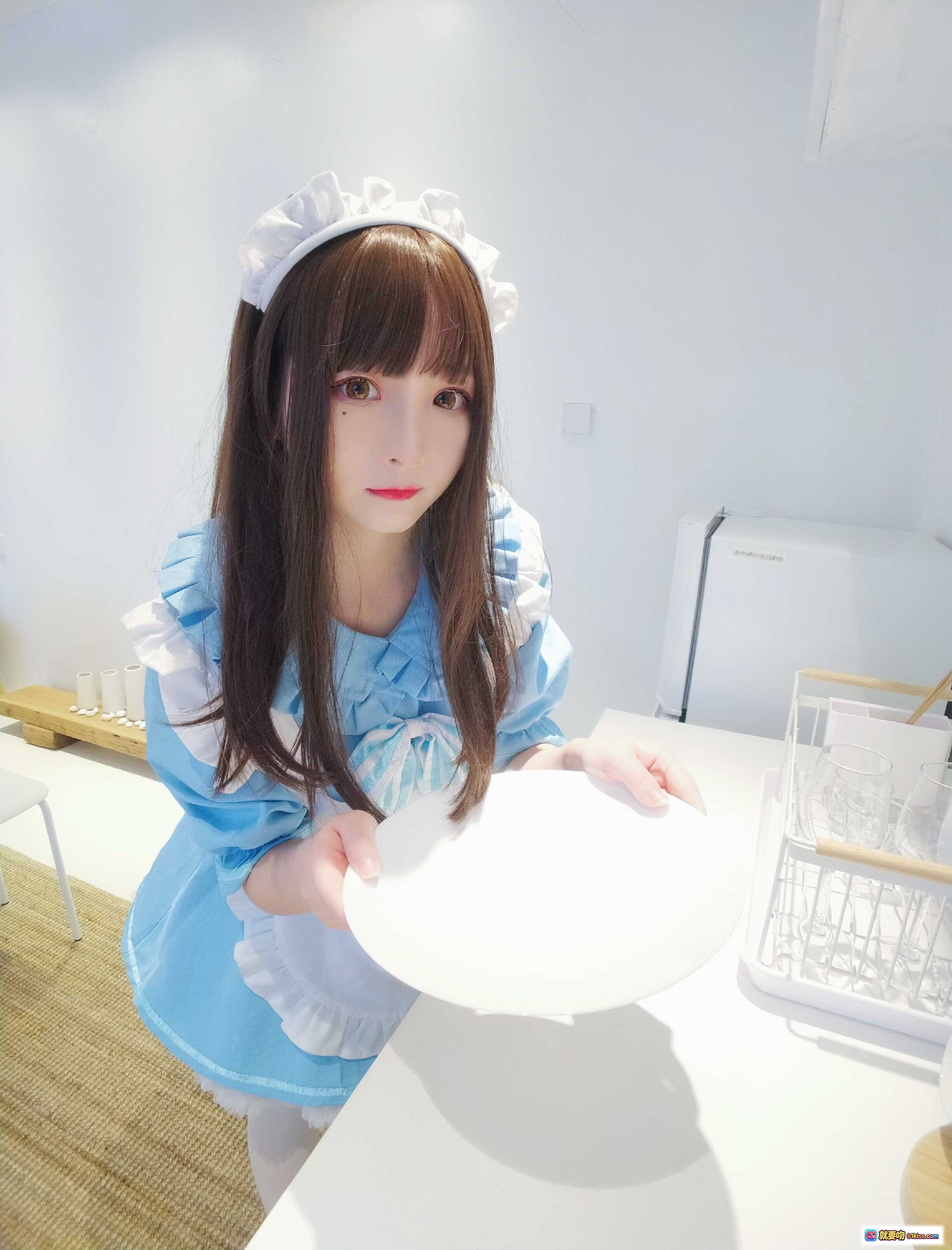 图片[2] - 古川NO.029蓝白女仆装写真 | 甜美日系风格 | 白色丝袜搭配 | 厨房场景实拍 | 19P高清图集 - 就要吻