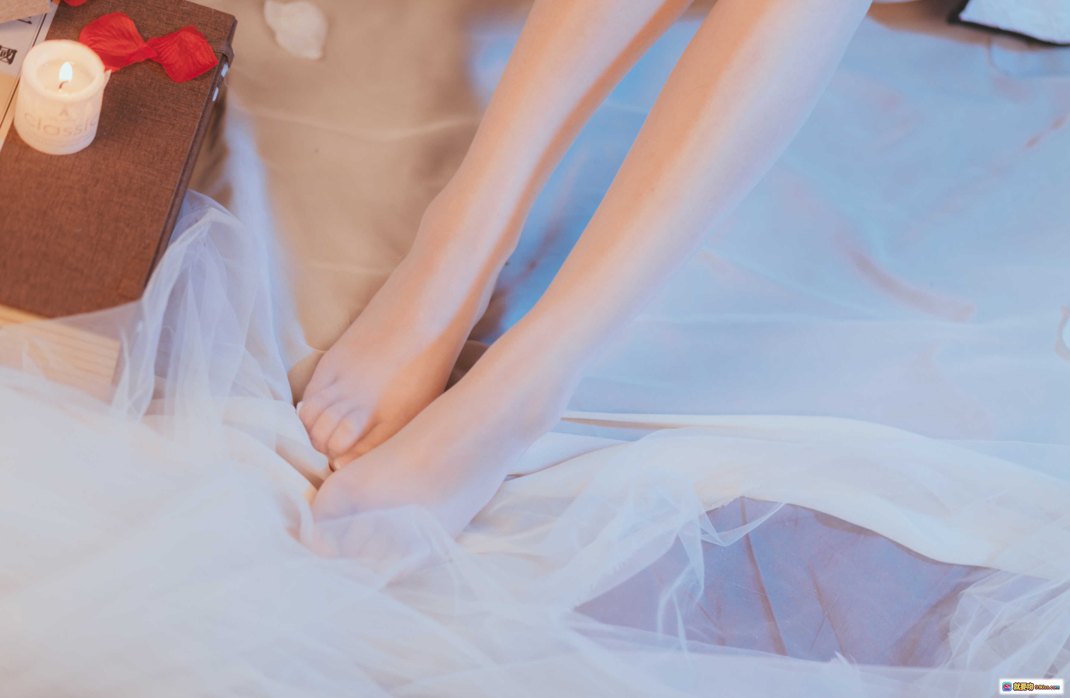 图片[4] - 白色旗袍少女写真｜过期米线线喵022米线｜蕾丝绑带设计｜羽毛发饰｜古风背景｜高清22P美图 - 就要吻