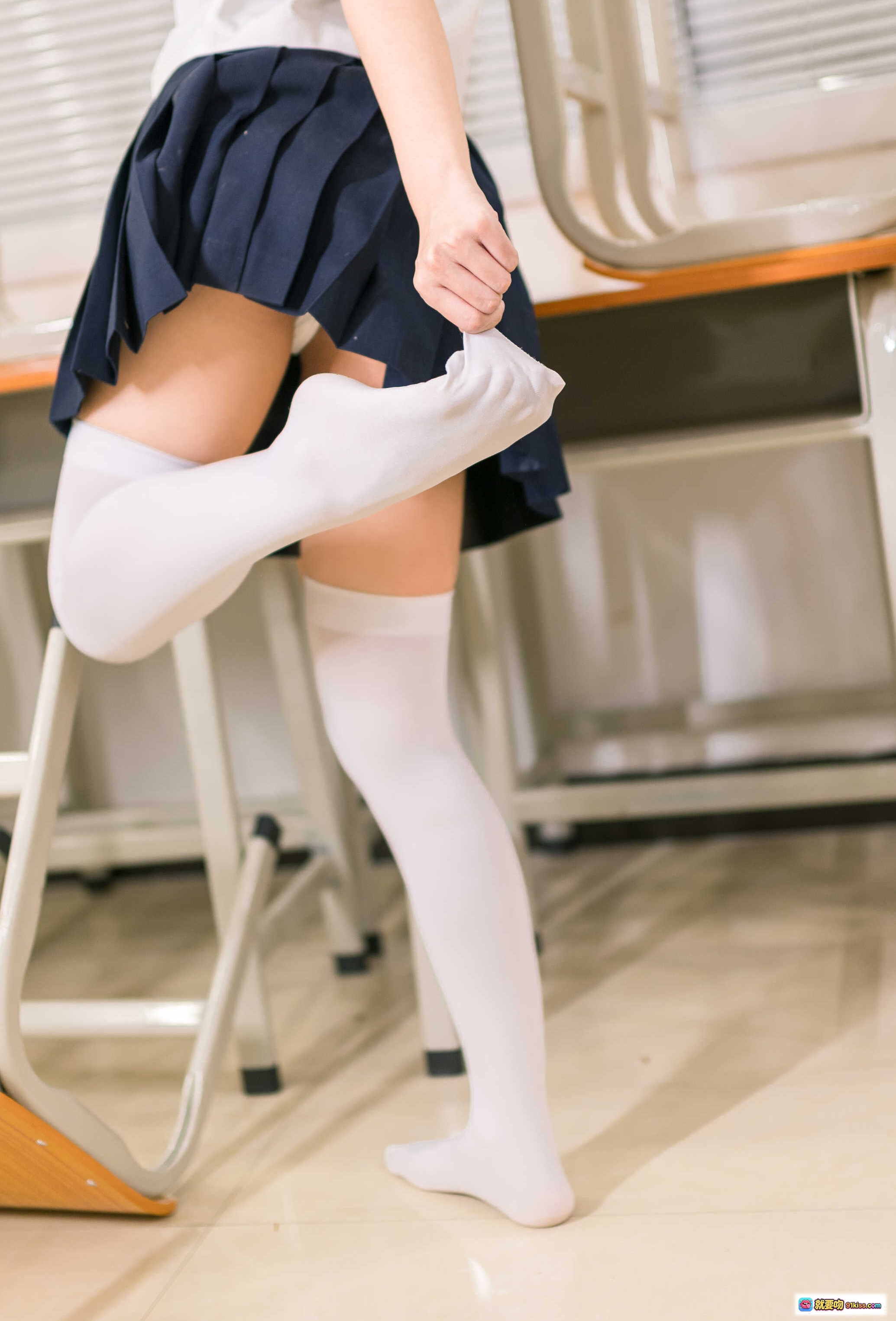 图片[3] - 蠢沫沫NO.022教室写真 | 日系校服美腿白袜 | 清纯少女私房摄影 | 61P高清图集 - 就要吻