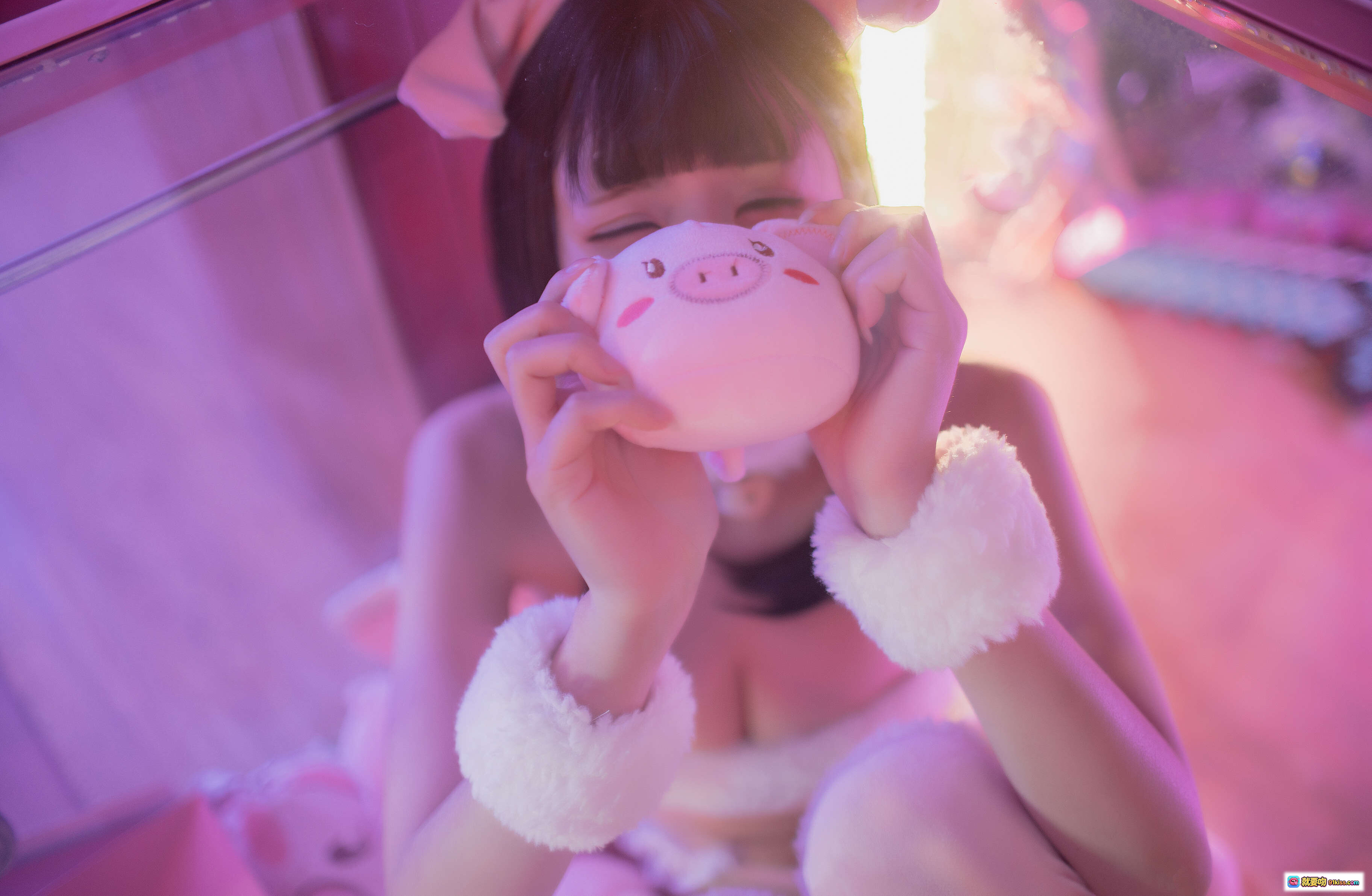 图片[4] - 爱老师新年猪猪主题写真｜粉色梦幻少女风｜可爱兔耳造型｜20P高清图集 - 就要吻