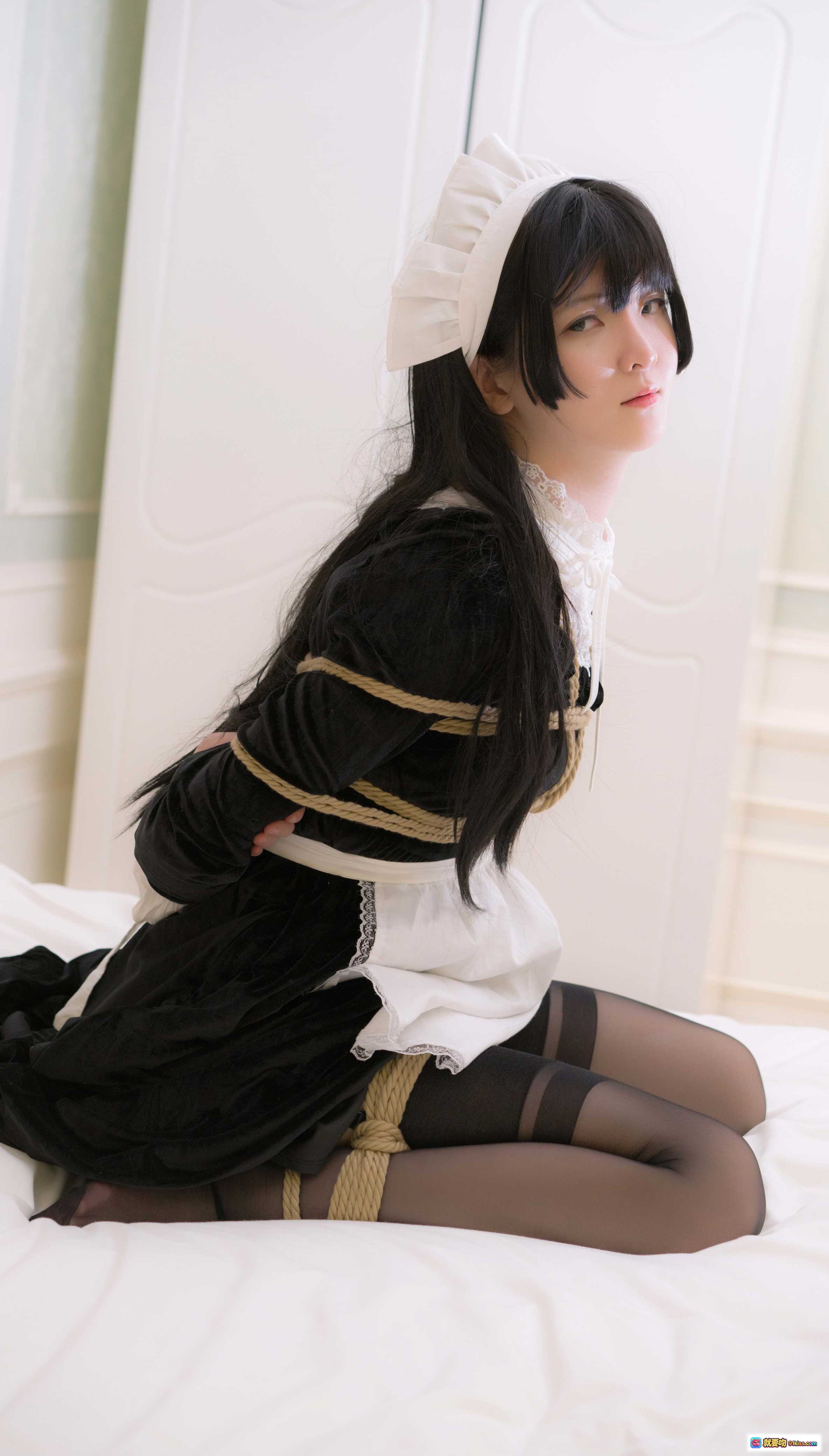 图片[1] - 一小央泽NO.012女仆装束缚写真 31P高清图集 黑丝蕾丝绑绳造型 床上姿态优雅性感 - 就要吻