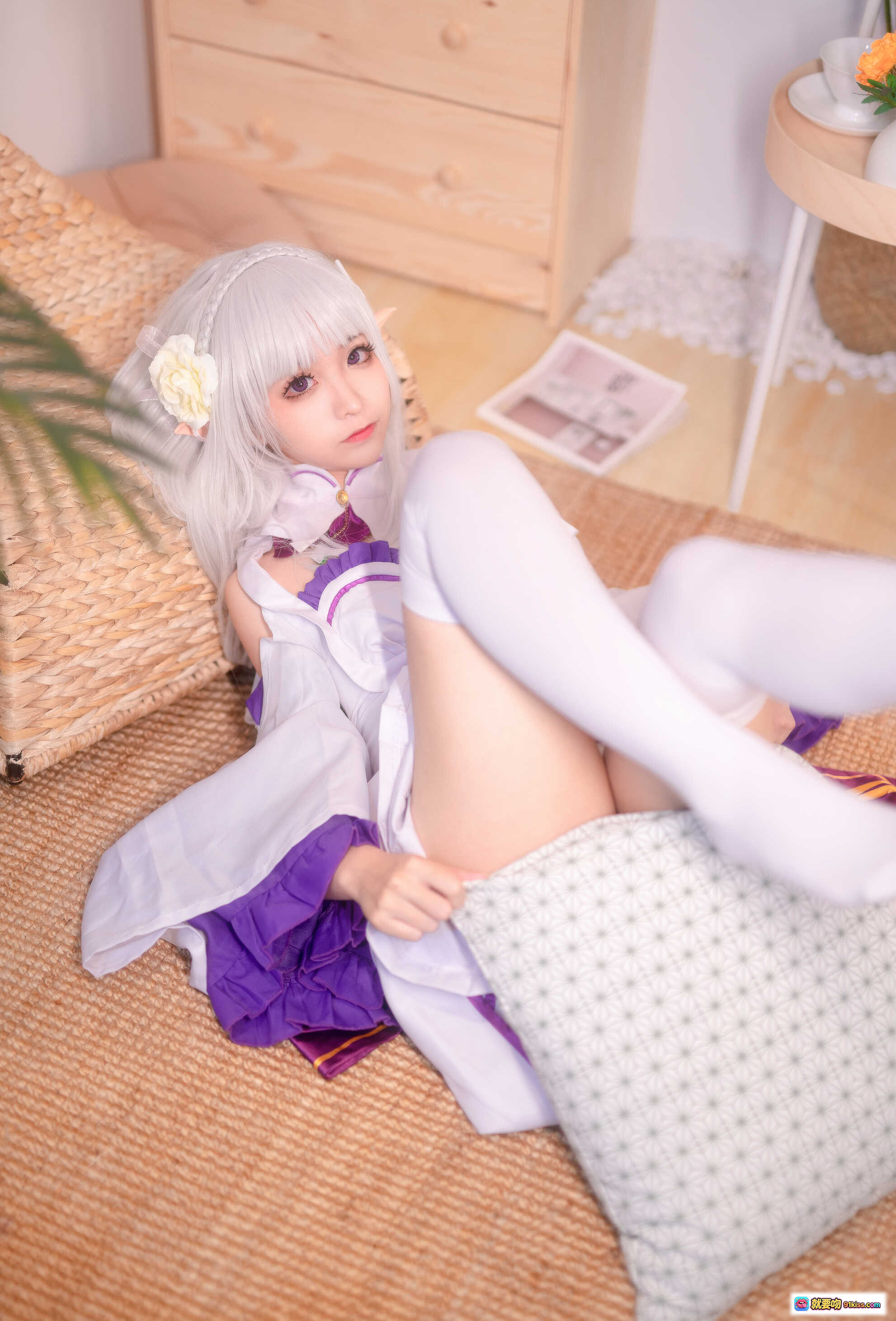 图片[6] - 蠢沫沫NO.004艾米利亚cos写真 白发精灵耳紫白裙装 甜美少女风室内拍摄 46P高清图集 - 就要吻