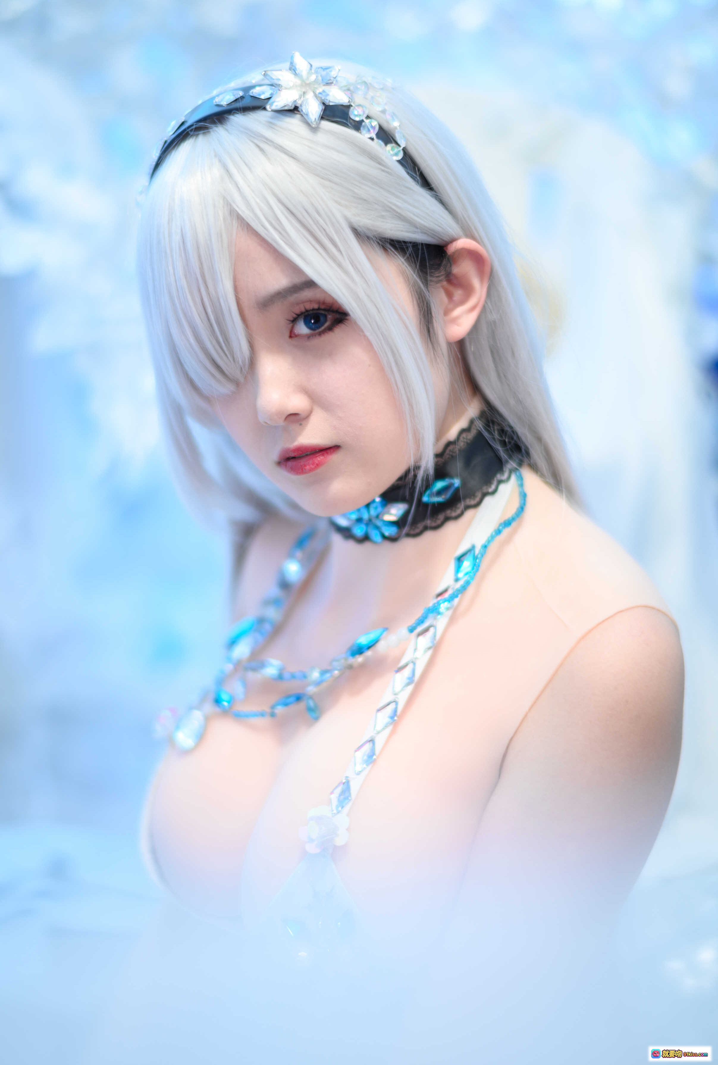 图片[5] - 秋楚楚皇女cosplay写真 | 银发蓝瞳冰雪主题 | 精致头饰蕾丝服饰 | 28P高清美图 - 就要吻
