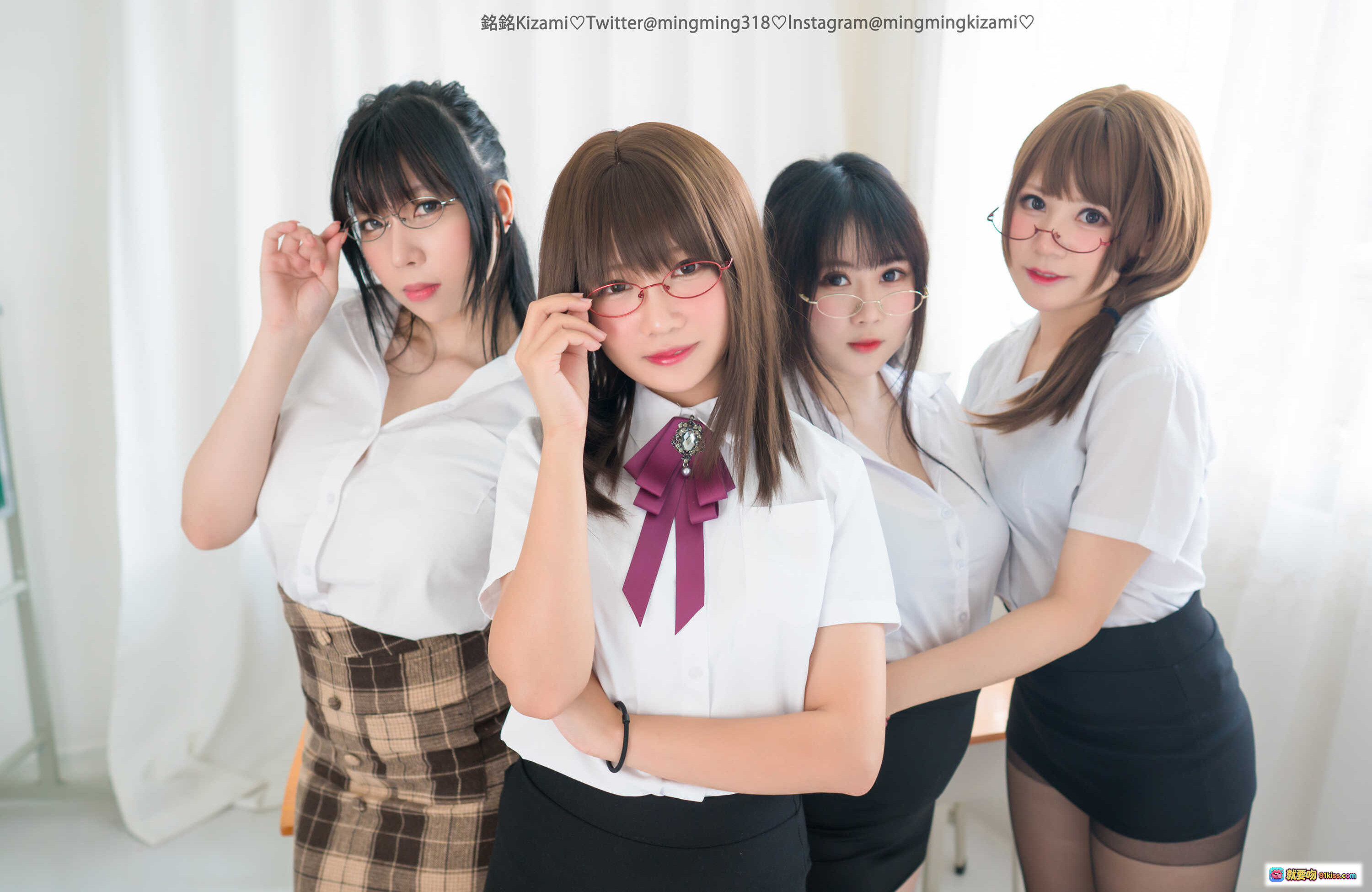 图片[6] - 銘銘Kizami x 摇摇乐yoyo アニバーサリー特辑｜四人同框性感写真｜银色比基尼+牛仔短裤+黑丝白袜+恶魔角造型｜69P高清图集 - 就要吻