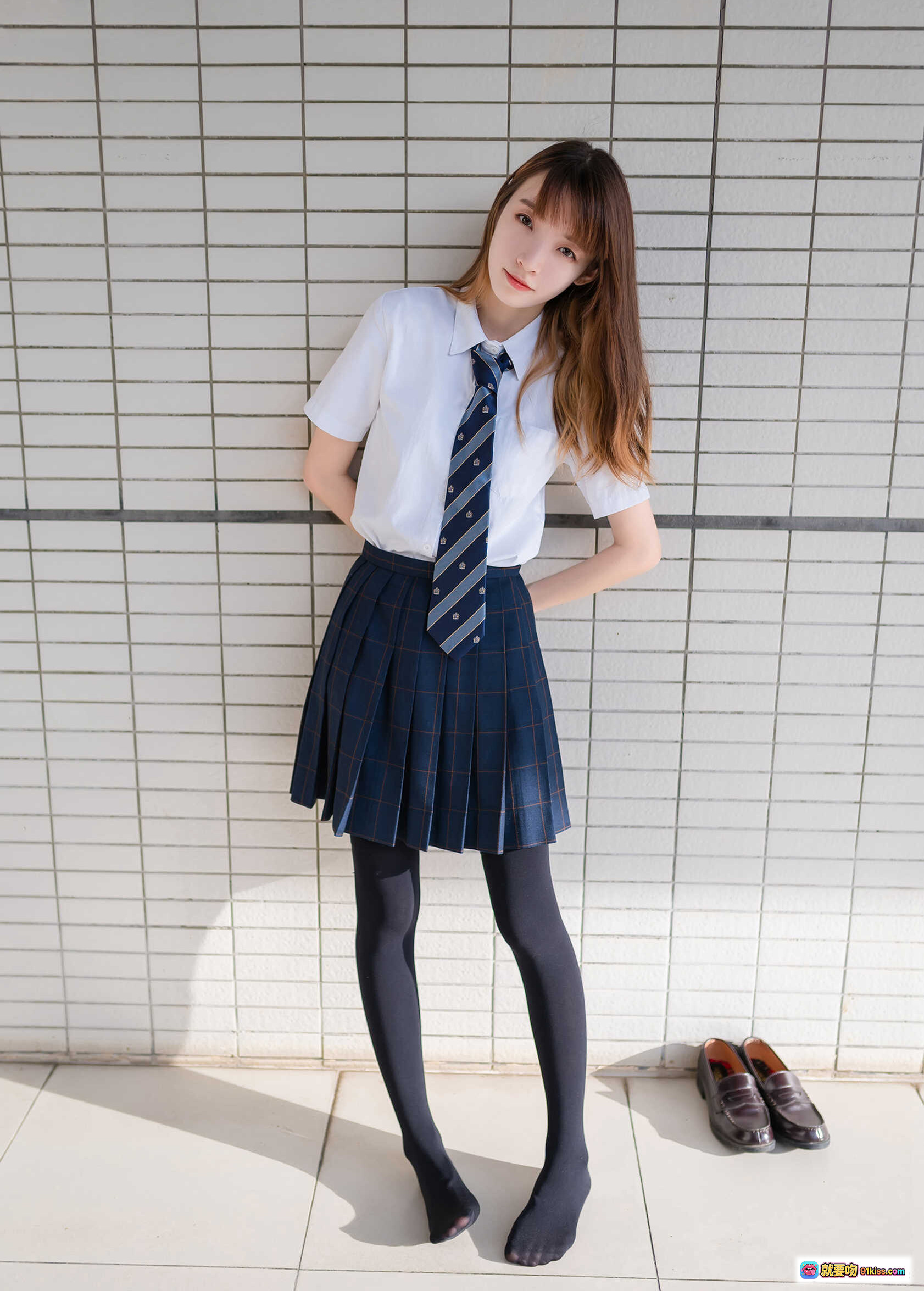 图片[9] - 祖木子NO.021午后阳光黑丝学妹写真 47P高清美图 校服少女裸足坐姿温柔眼神 - 就要吻