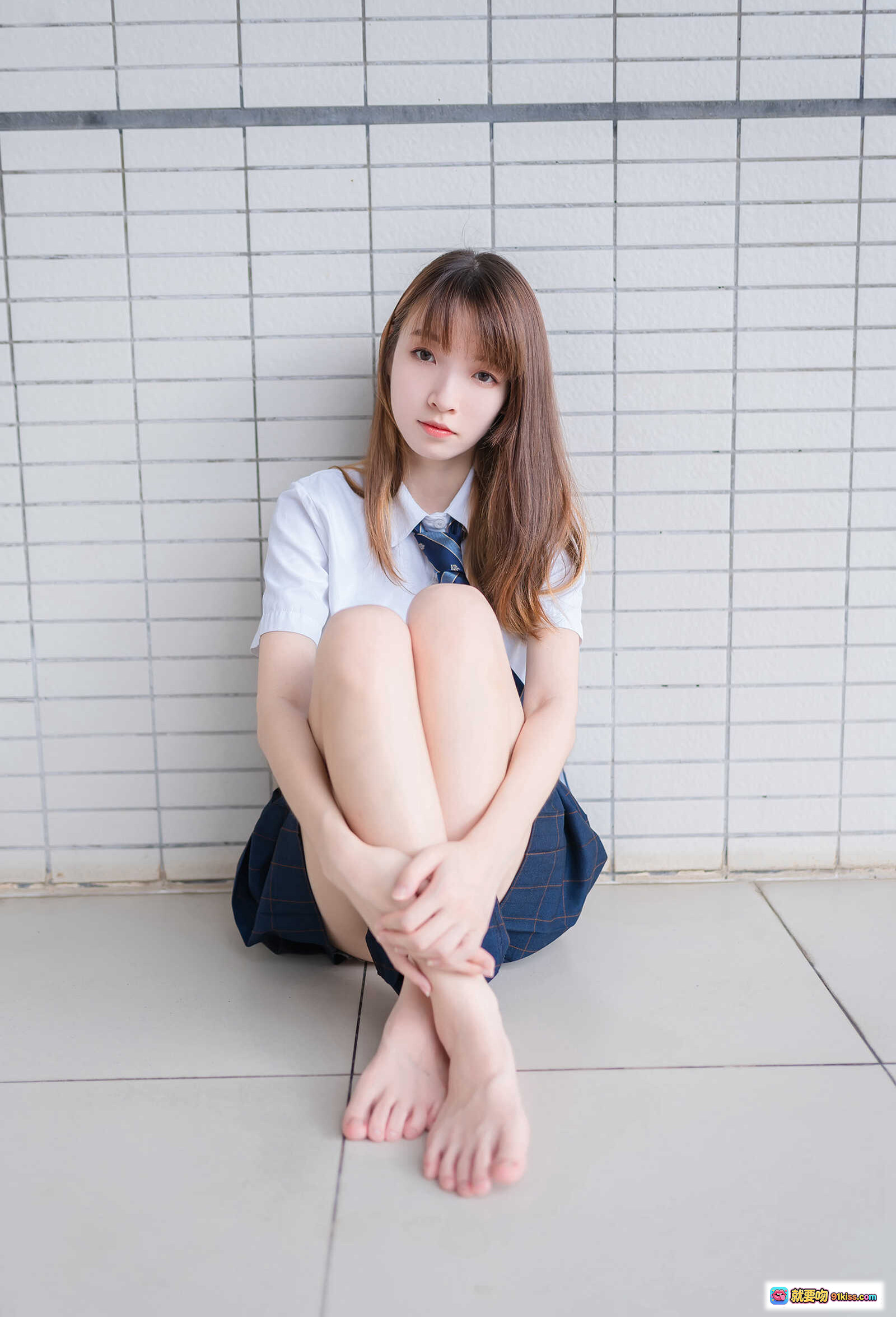 祖木子NO.021午后阳光黑丝学妹写真 47P高清美图 校服少女裸足坐姿温柔眼神 - 就要吻