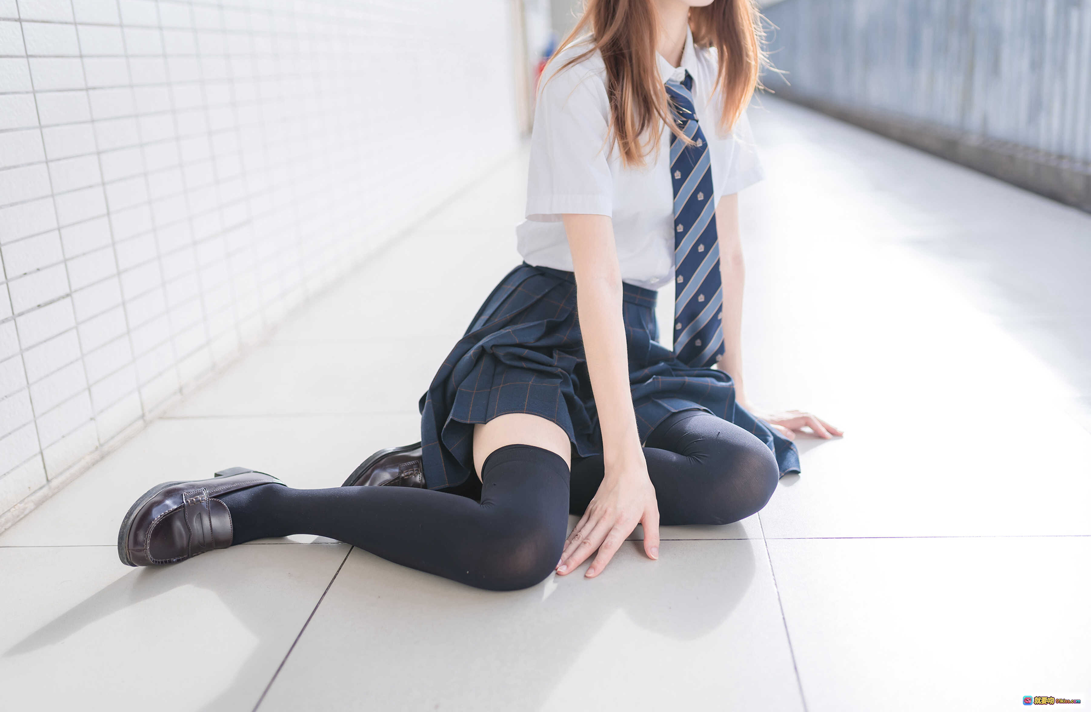 图片[7] - 祖木子NO.021午后阳光黑丝学妹写真 47P高清美图 校服少女裸足坐姿温柔眼神 - 就要吻