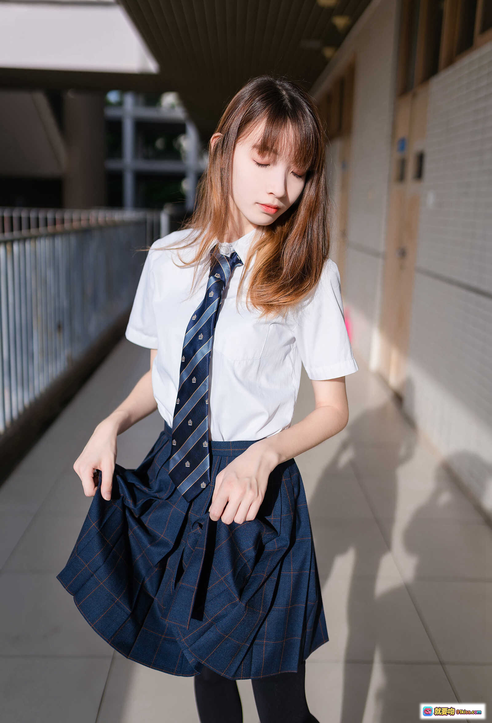 图片[2] - 祖木子NO.021午后阳光黑丝学妹写真 47P高清美图 校服少女裸足坐姿温柔眼神 - 就要吻