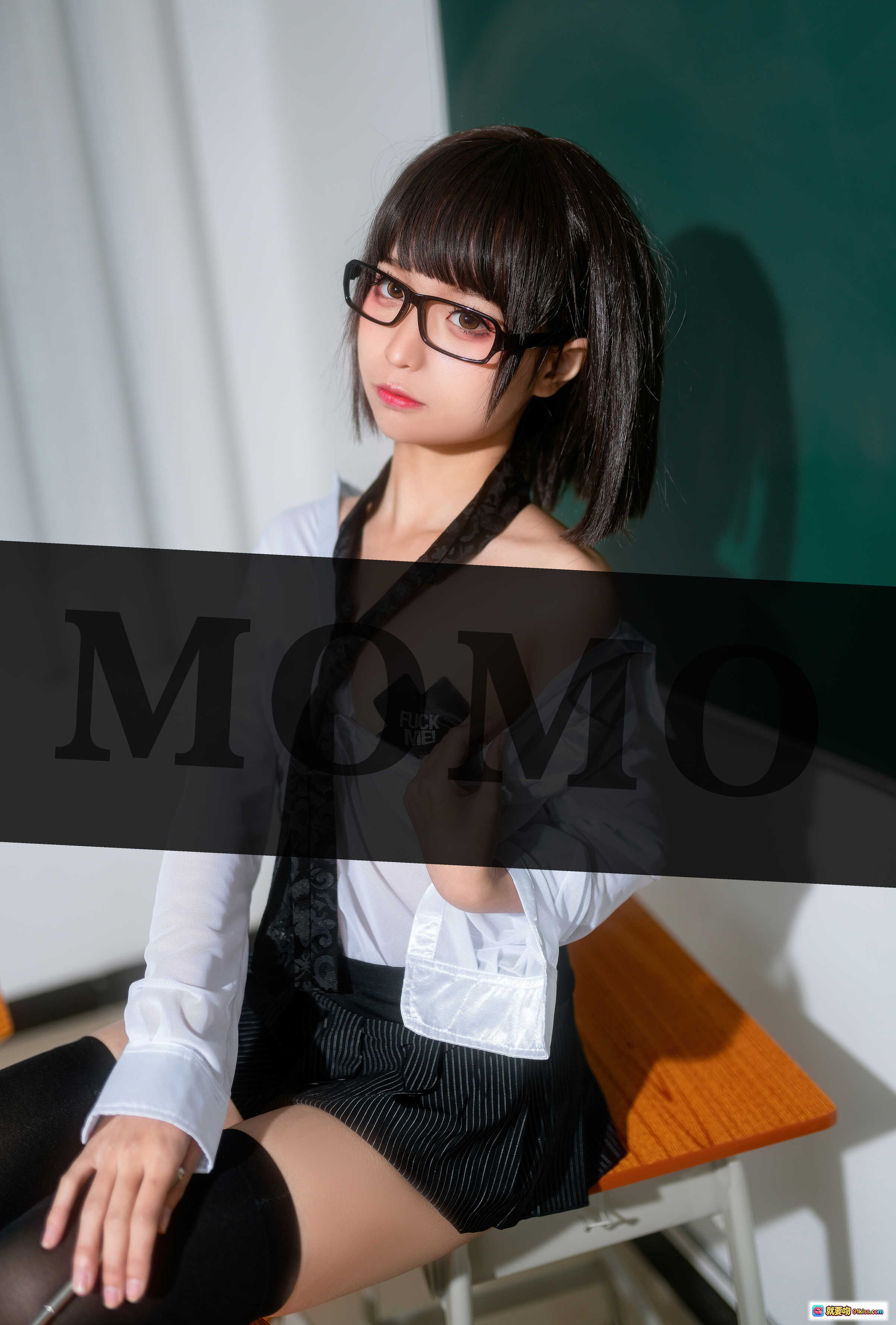 图片[1] - 蠢沫沫NO.021教师Cosplay写真 | 黑框眼镜+白衬衫+条纹短裙+黑丝美腿 | 26P高清图集 - 就要吻