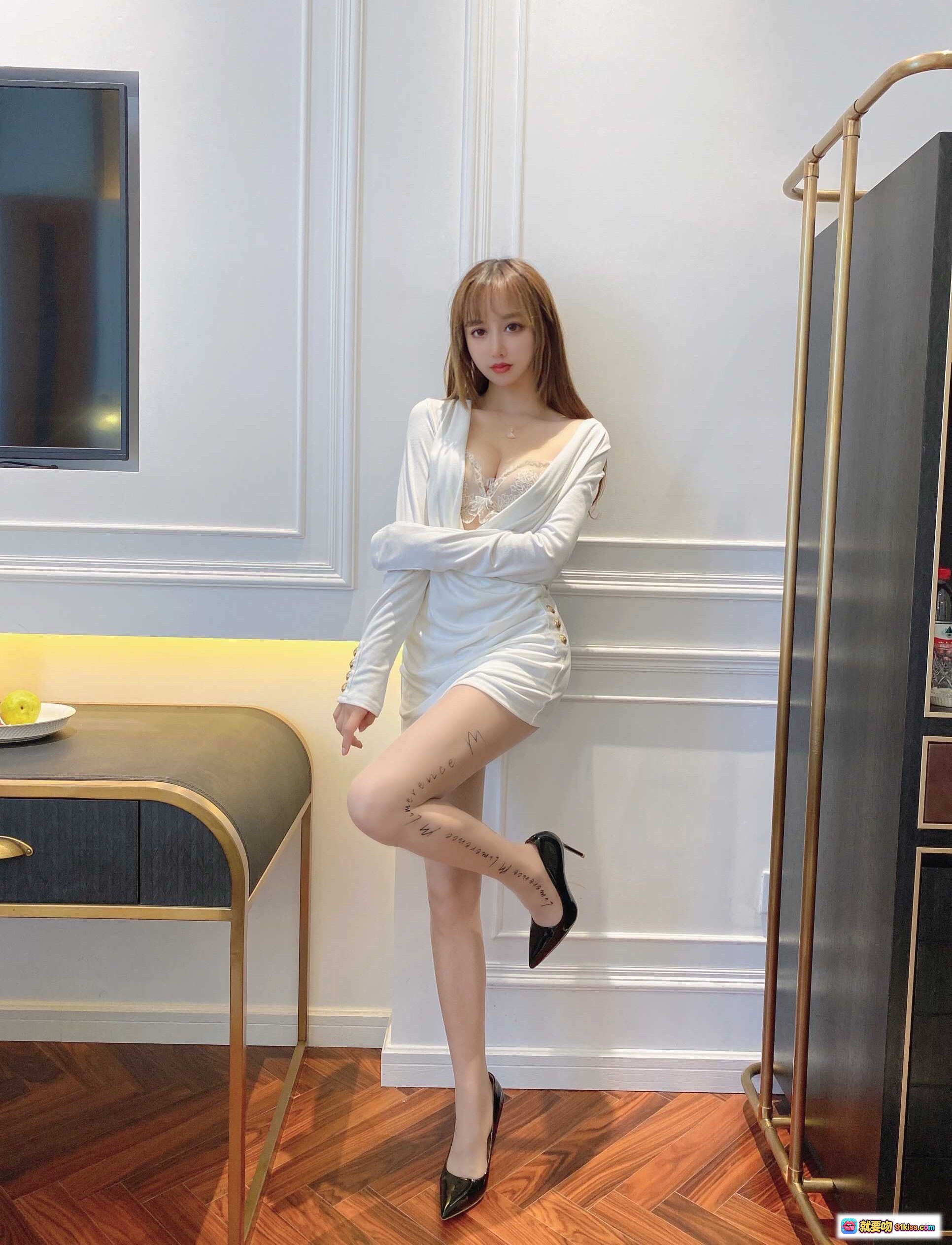 图片[2] - 过期米线线喵121米线丝袜合集NO.2 白色露肩短裙搭配蕾丝内衣优雅性感写真 - 就要吻