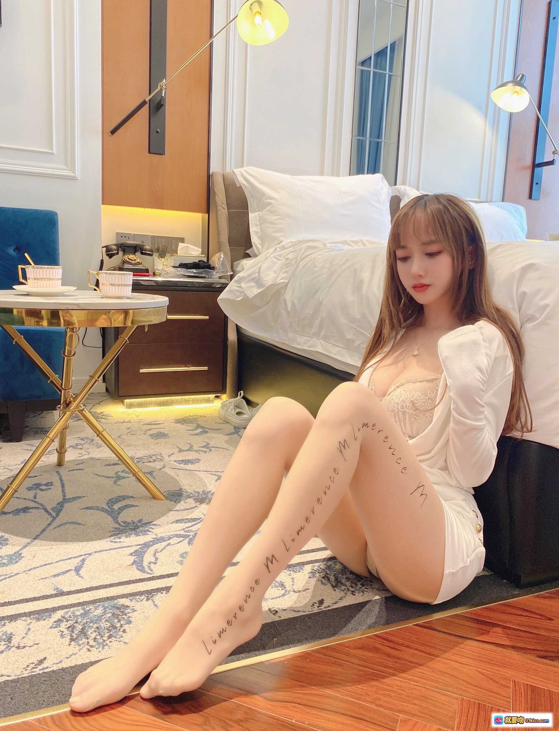 图片[4] - 过期米线线喵121米线丝袜合集NO.2 白色露肩短裙搭配蕾丝内衣优雅性感写真 - 就要吻