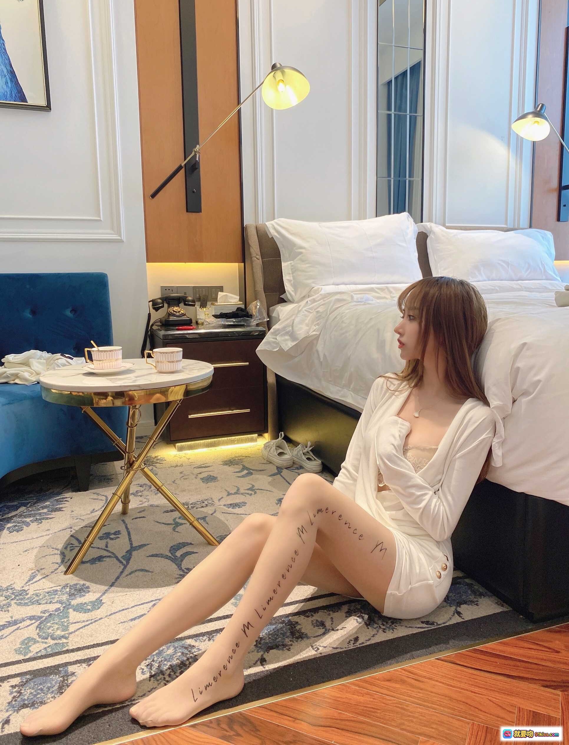 图片[3] - 过期米线线喵121米线丝袜合集NO.2 白色露肩短裙搭配蕾丝内衣优雅性感写真 - 就要吻