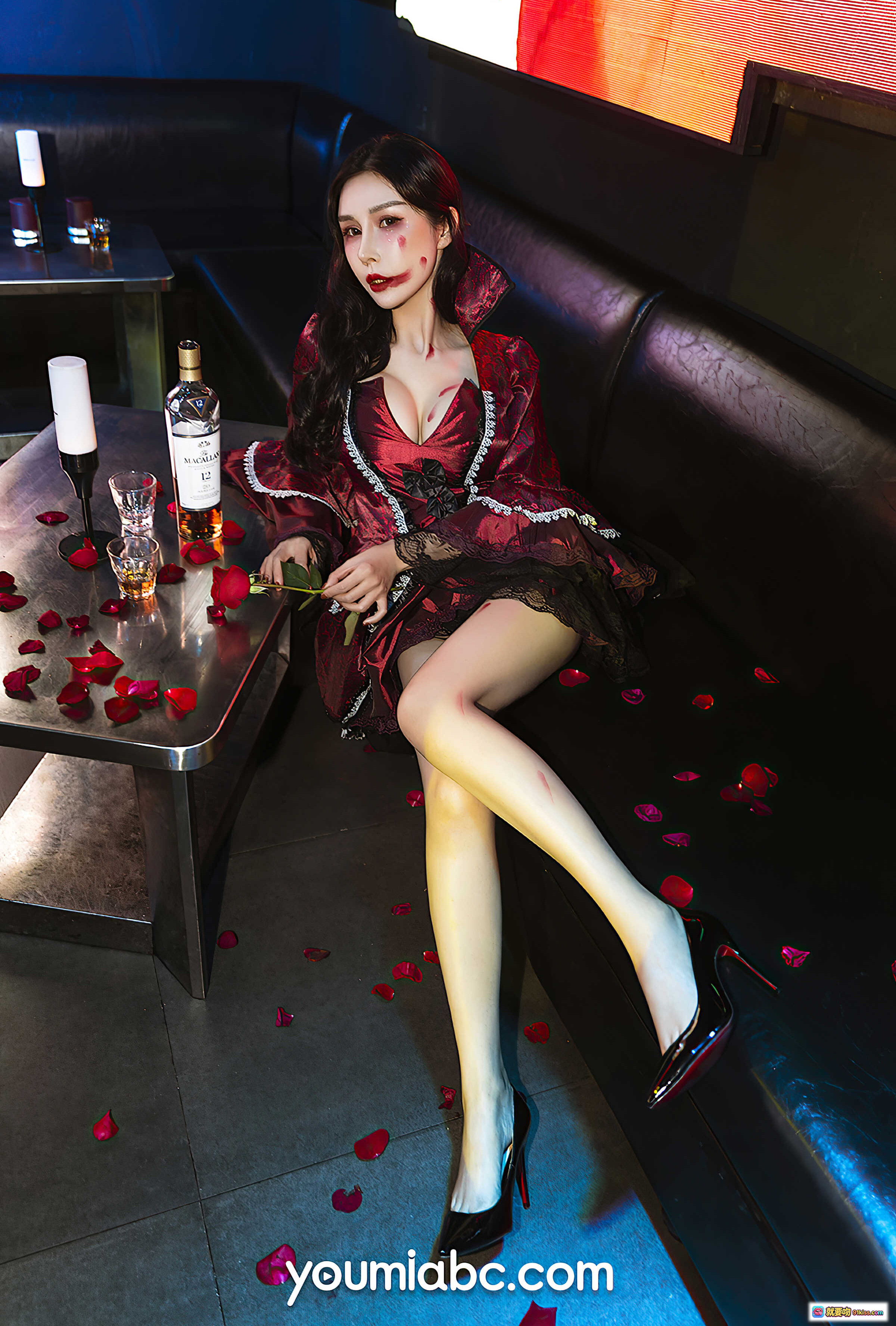 图片[10] - 吸血鬼主题写真田冰冰性感红裙黑丝美腿玫瑰花瓣酒吧氛围YouMi尤蜜2020.10.28高清图集 - 就要吻
