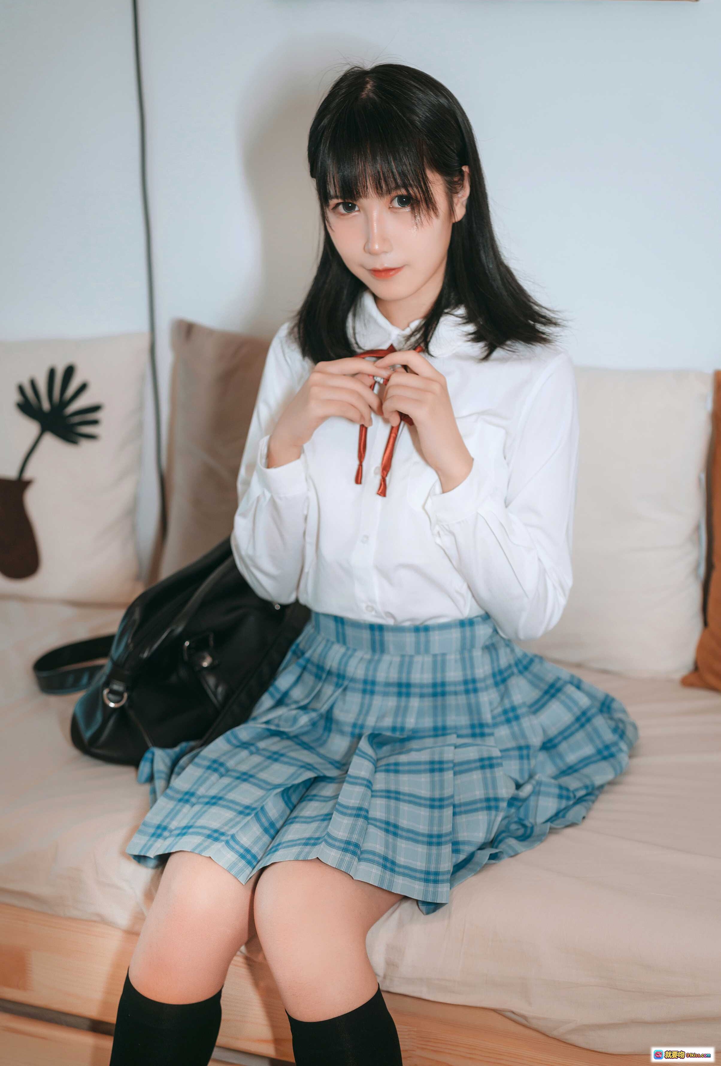 图片[4] - 逐月SU女儿的朋友写真集NO.022｜日系校服少女室内私房摄影14P高清图集 - 就要吻