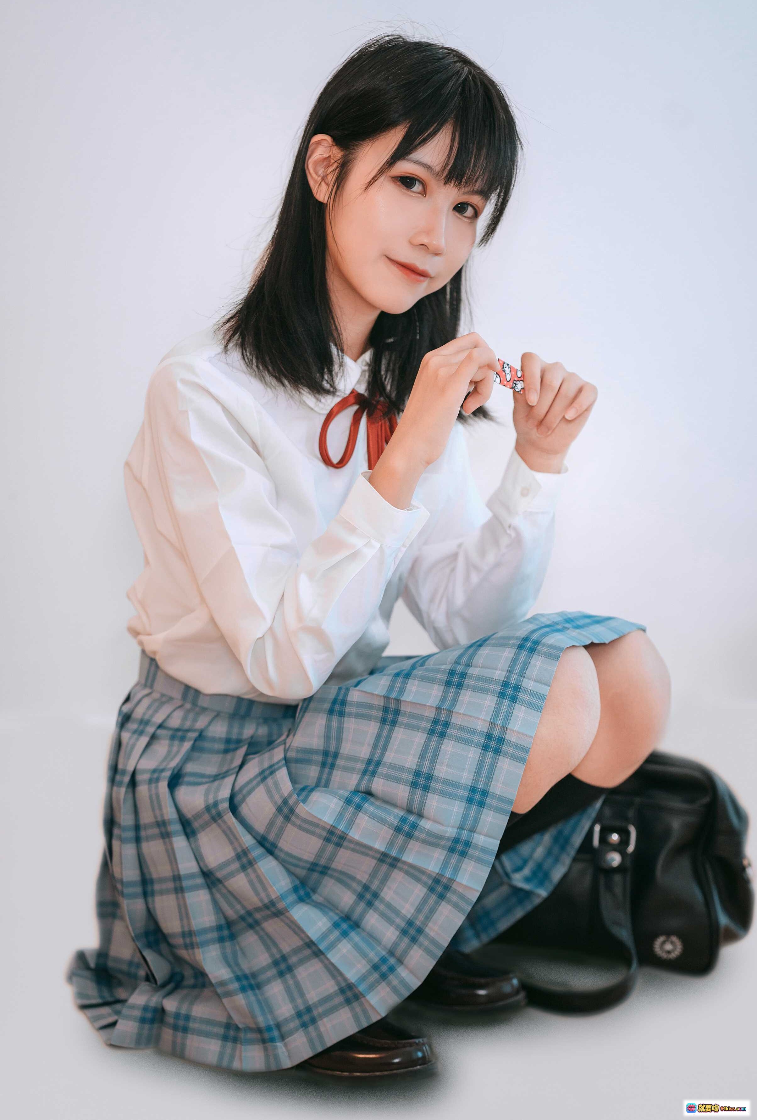 图片[2] - 逐月SU女儿的朋友写真集NO.022｜日系校服少女室内私房摄影14P高清图集 - 就要吻