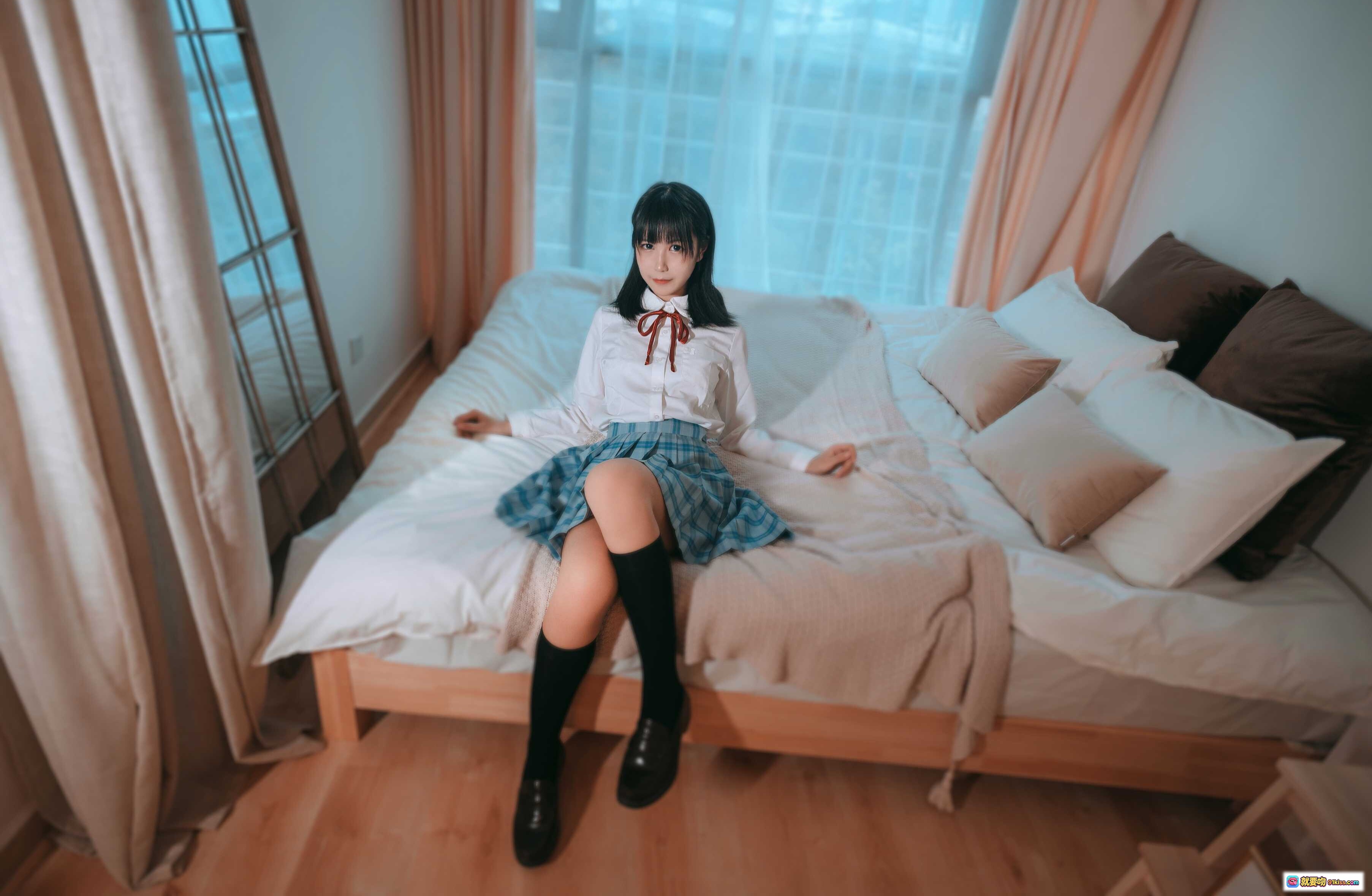 图片[5] - 逐月SU女儿的朋友写真集NO.022｜日系校服少女室内私房摄影14P高清图集 - 就要吻