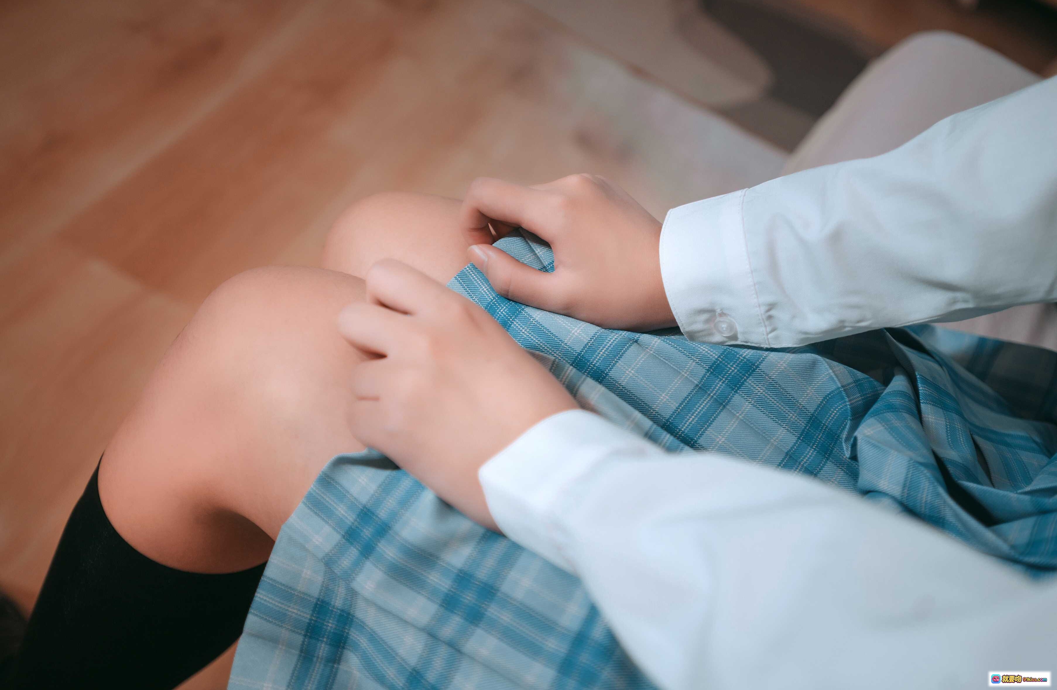 图片[10] - 逐月SU女儿的朋友写真集NO.022｜日系校服少女室内私房摄影14P高清图集 - 就要吻