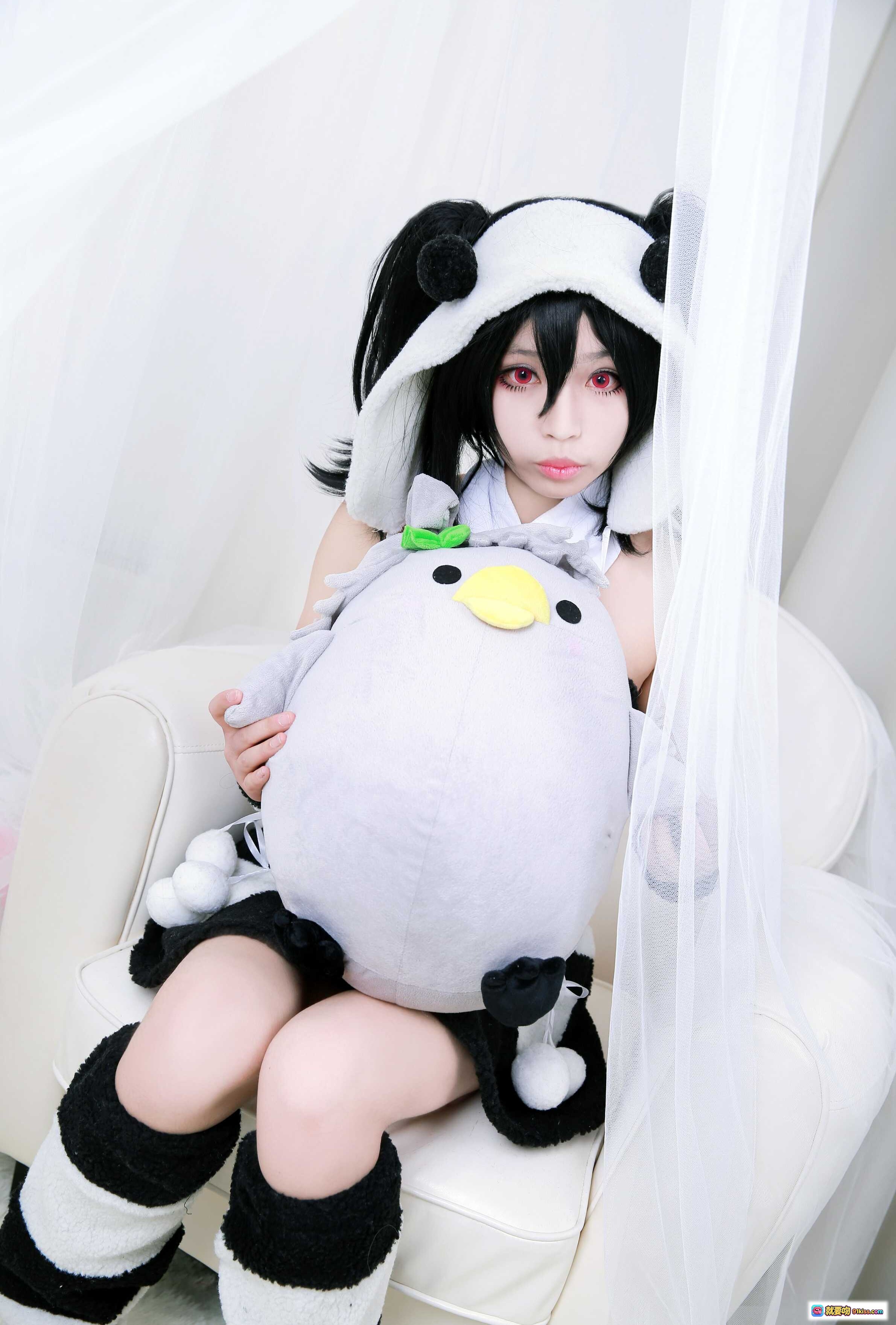 图片[6] - 白易子LOVELIVE熊猫装Cosplay写真 | 可爱黑发少女床上萌态 | 10P高清图集 - 就要吻