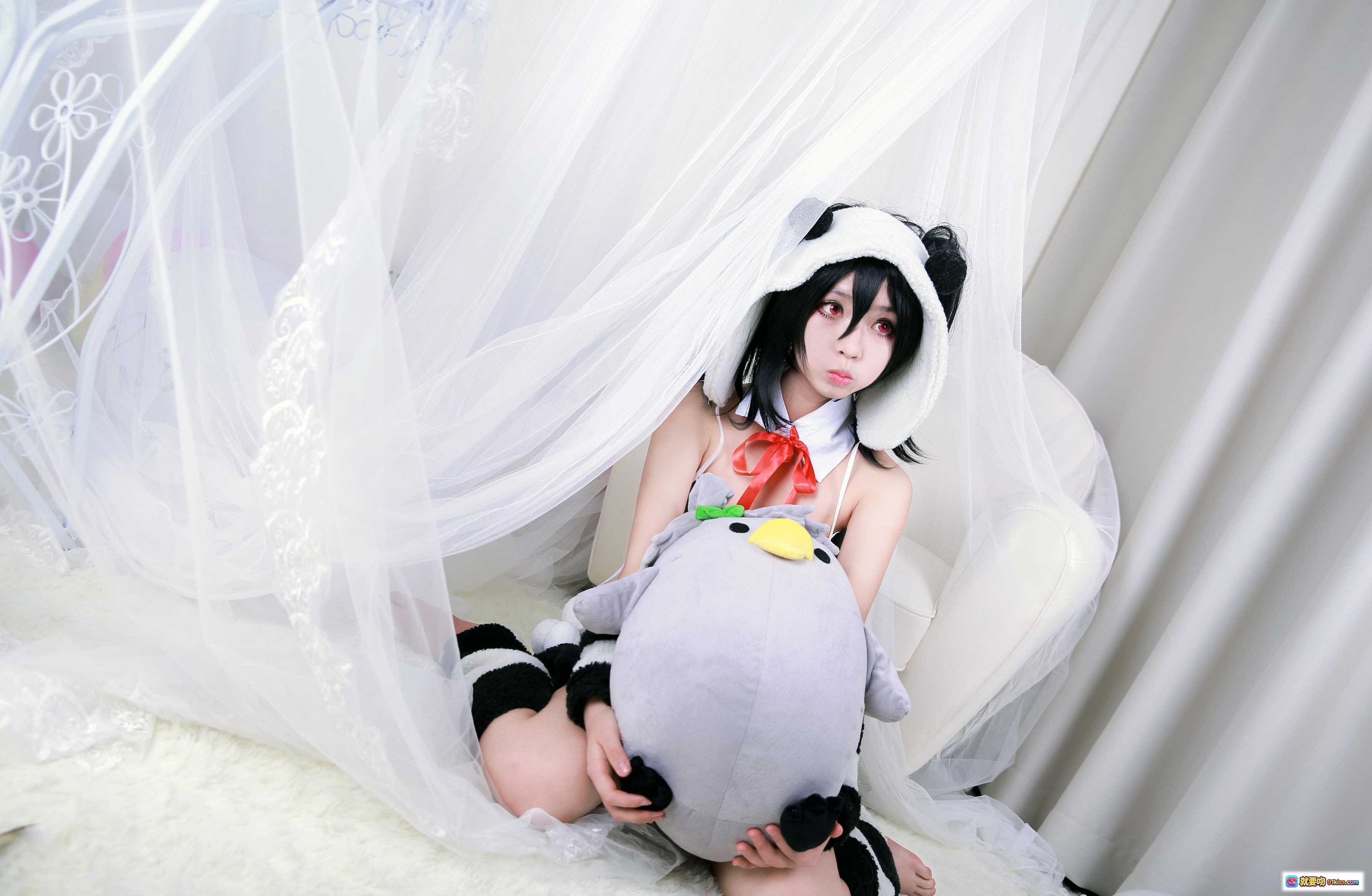 图片[7] - 白易子LOVELIVE熊猫装Cosplay写真 | 可爱黑发少女床上萌态 | 10P高清图集 - 就要吻