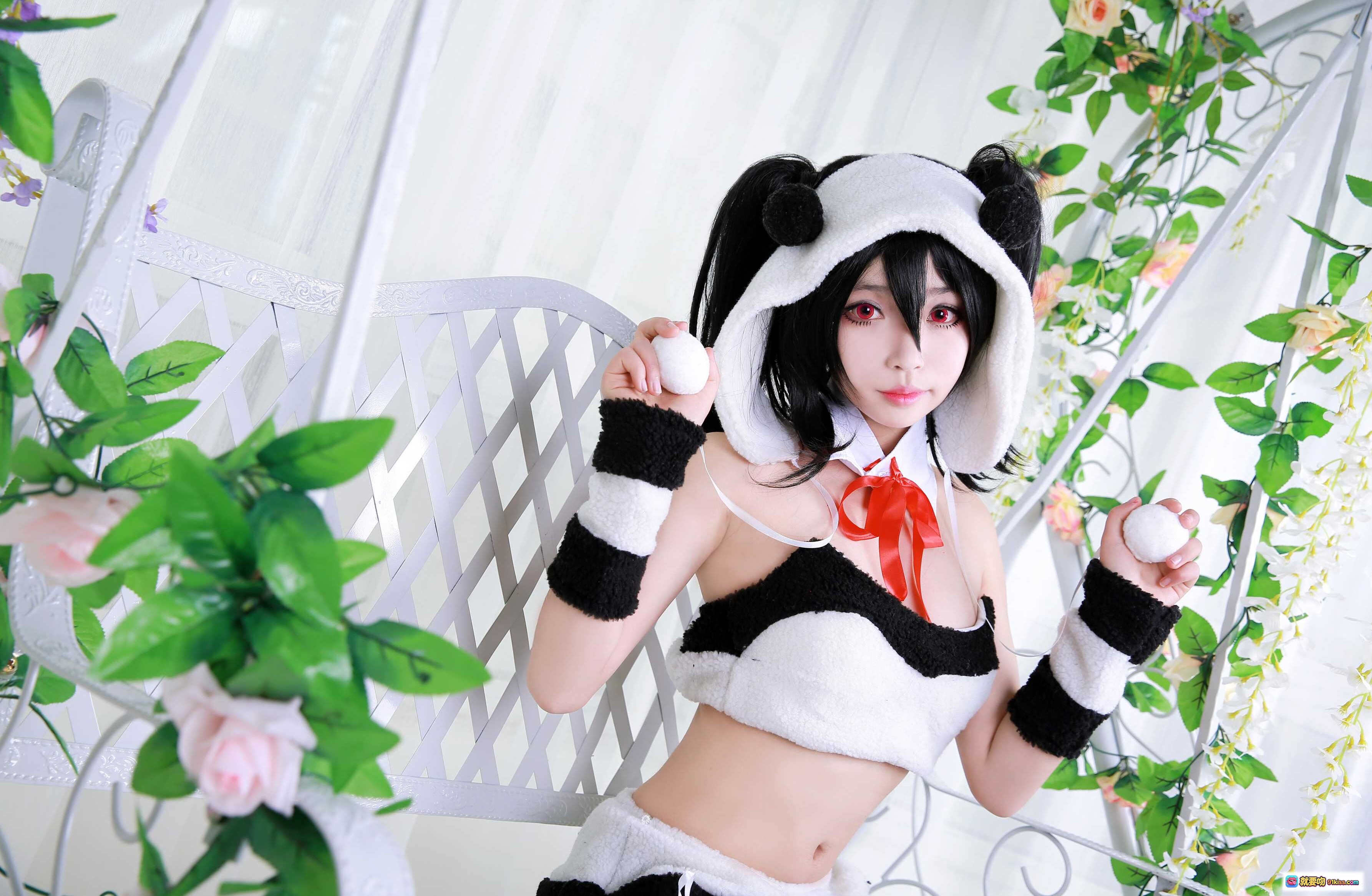 图片[8] - 白易子LOVELIVE熊猫装Cosplay写真 | 可爱黑发少女床上萌态 | 10P高清图集 - 就要吻