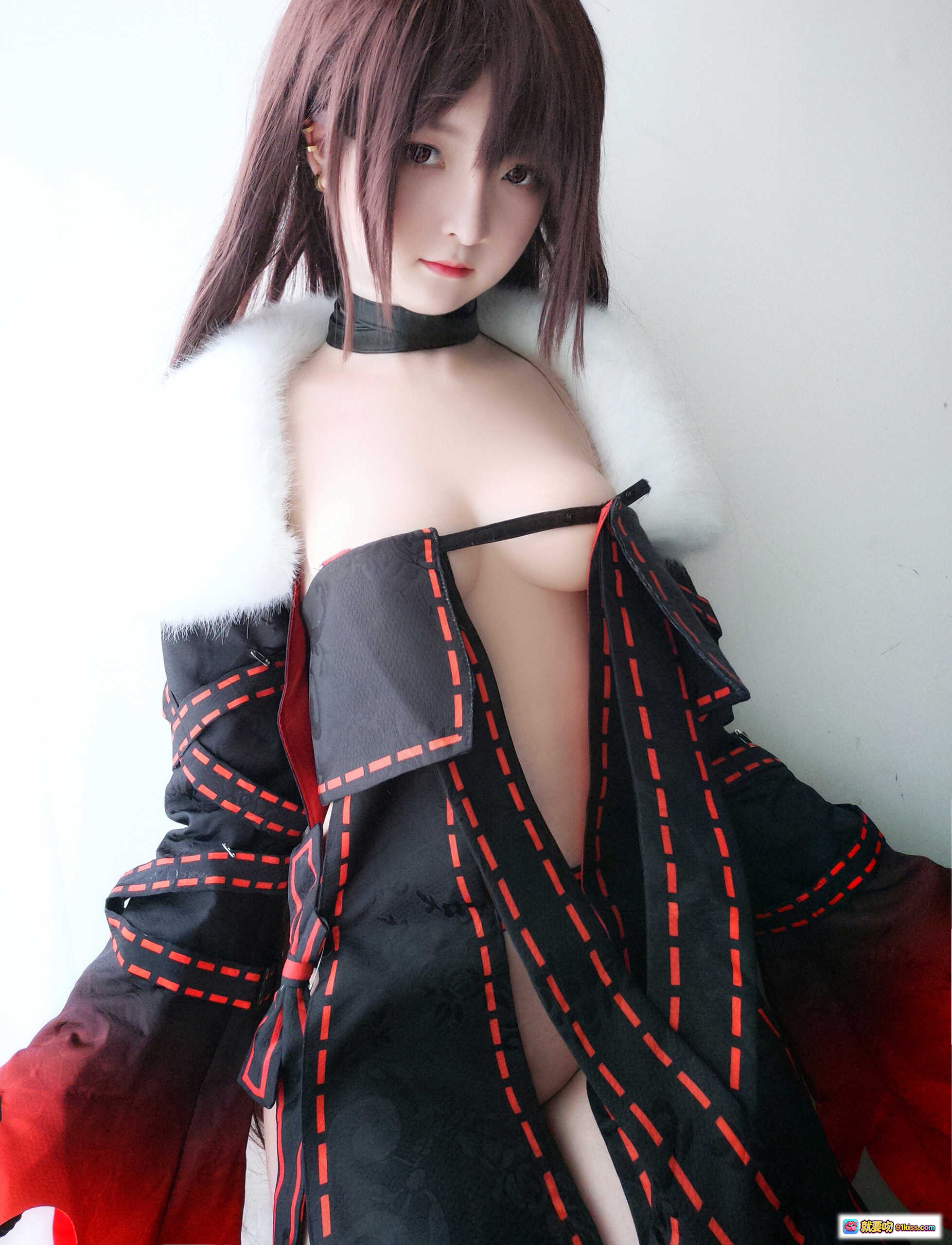 图片[1] - 一小央泽NO.003 FGO虞姬cosplay写真 黑红刺绣和服 白毛领露肩装 精致妆容角色扮演 30P高清图集 - 就要吻