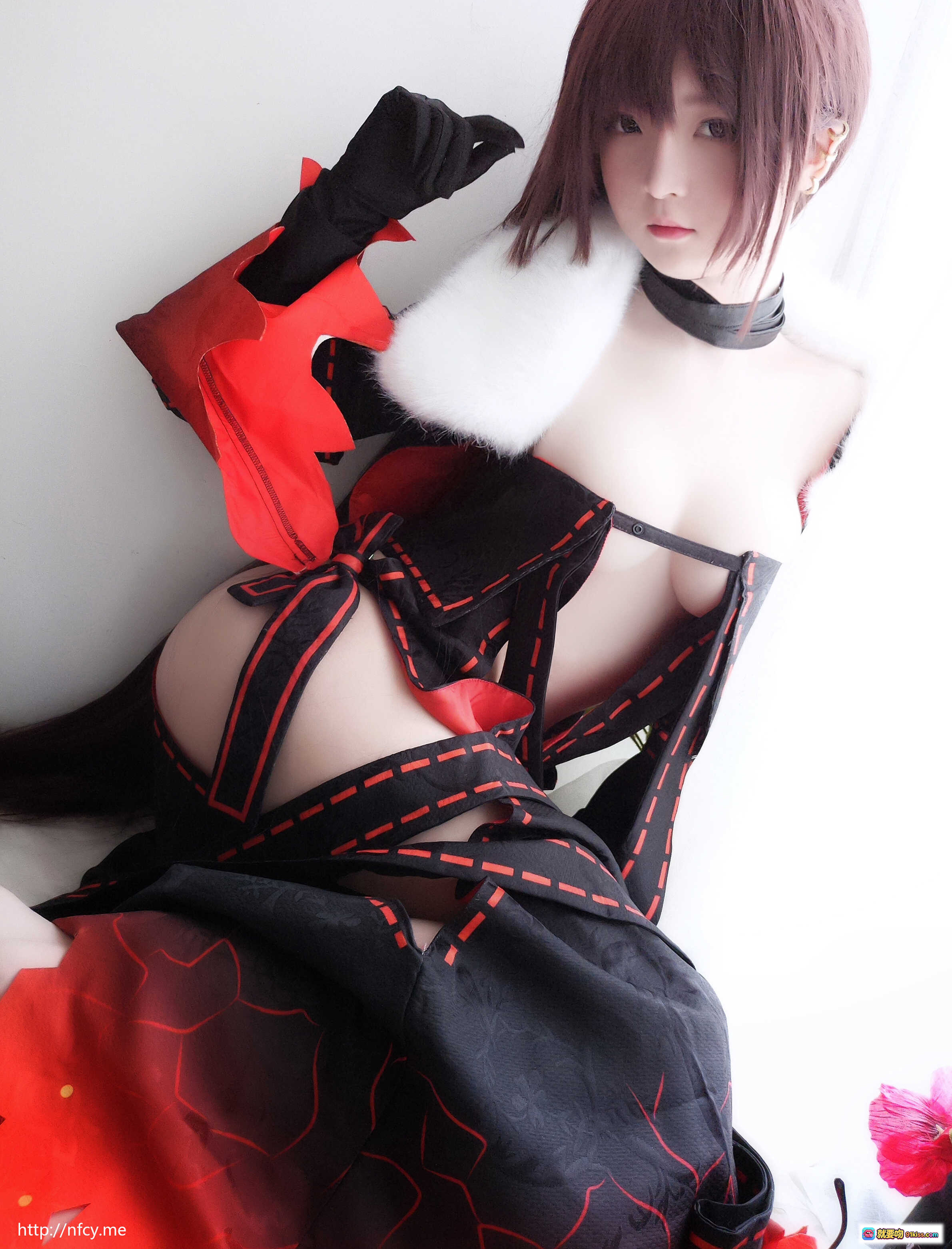 图片[4] - 一小央泽NO.003 FGO虞姬cosplay写真 黑红刺绣和服 白毛领露肩装 精致妆容角色扮演 30P高清图集 - 就要吻