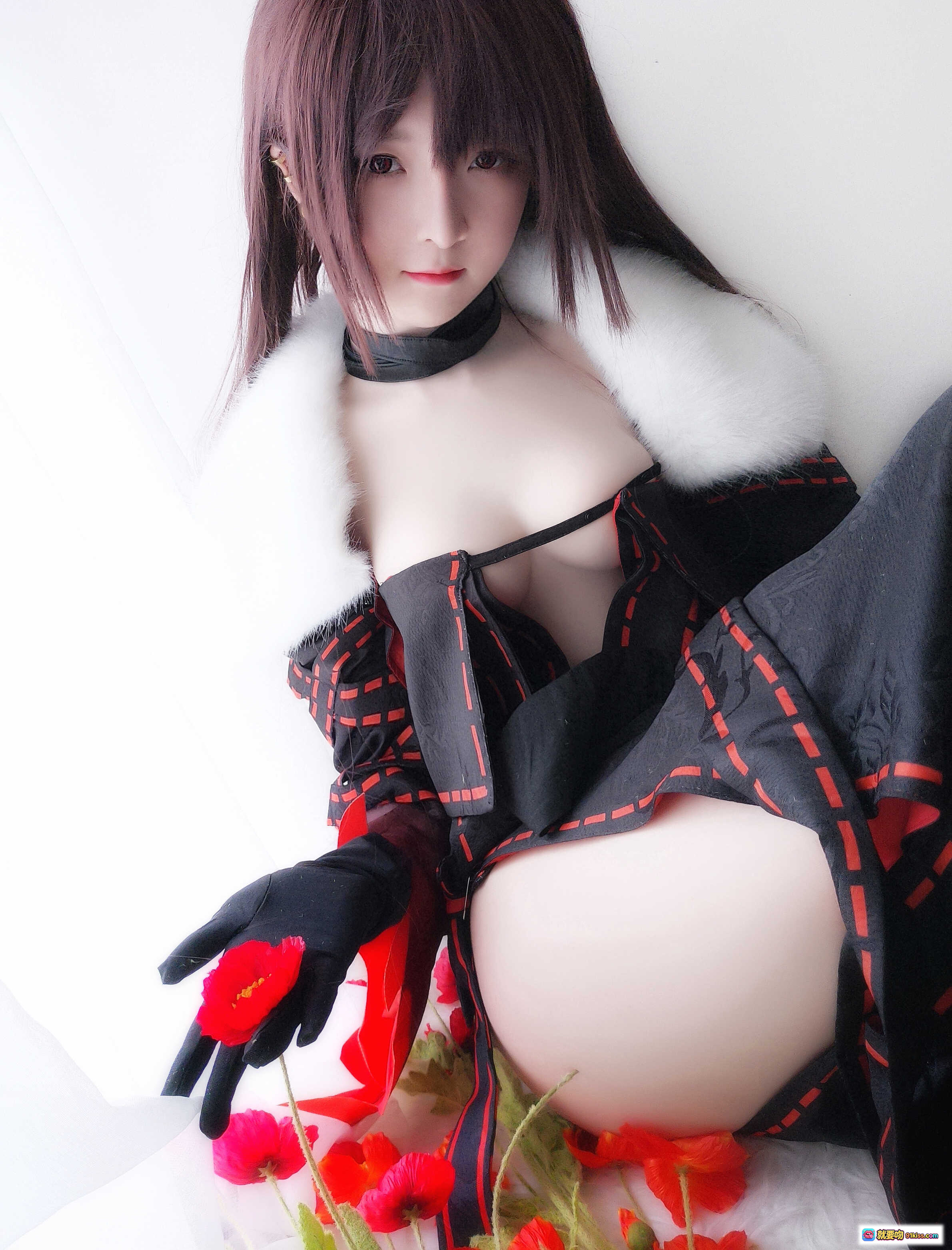 图片[2] - 一小央泽NO.003 FGO虞姬cosplay写真 黑红刺绣和服 白毛领露肩装 精致妆容角色扮演 30P高清图集 - 就要吻