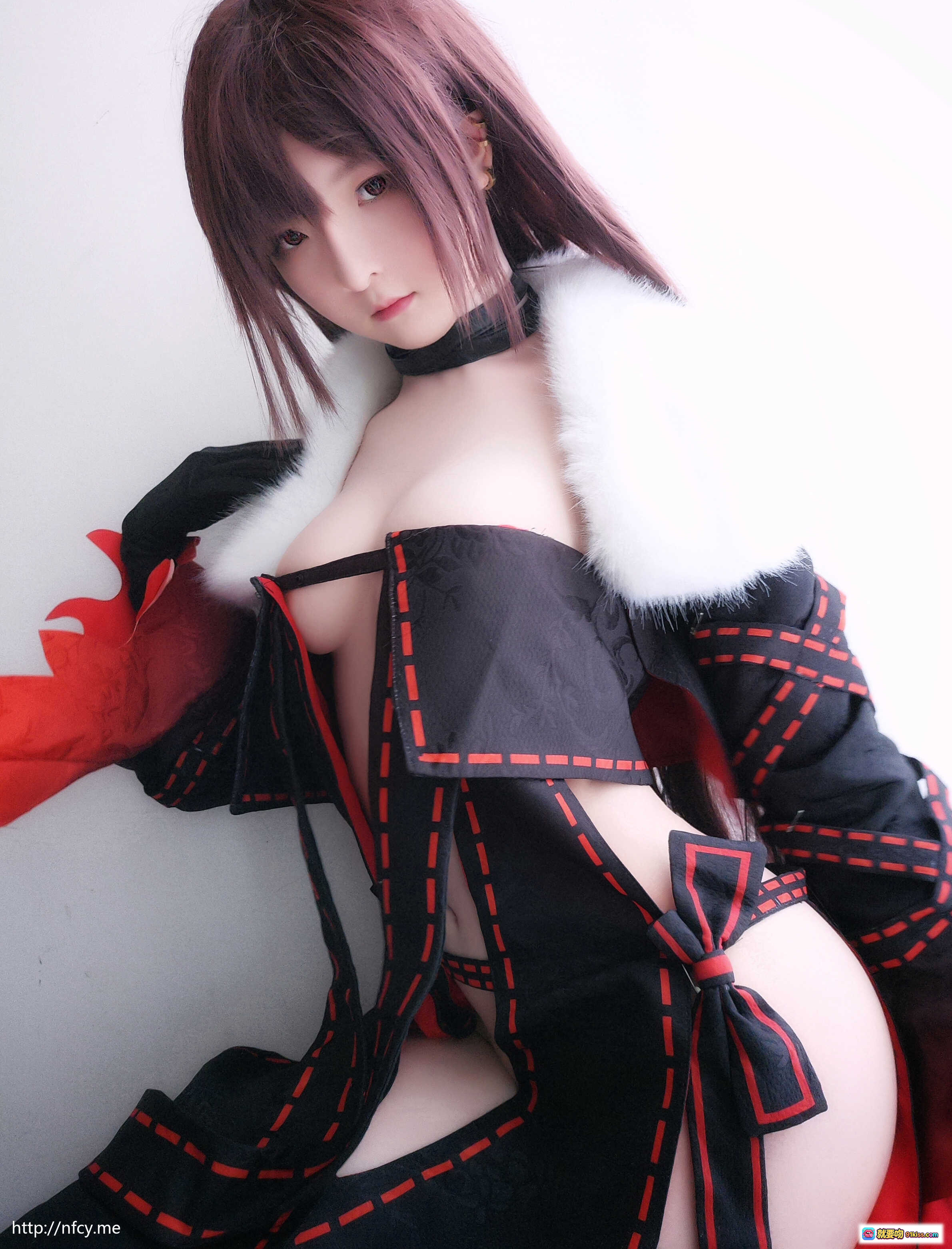 图片[10] - 一小央泽NO.003 FGO虞姬cosplay写真 黑红刺绣和服 白毛领露肩装 精致妆容角色扮演 30P高清图集 - 就要吻