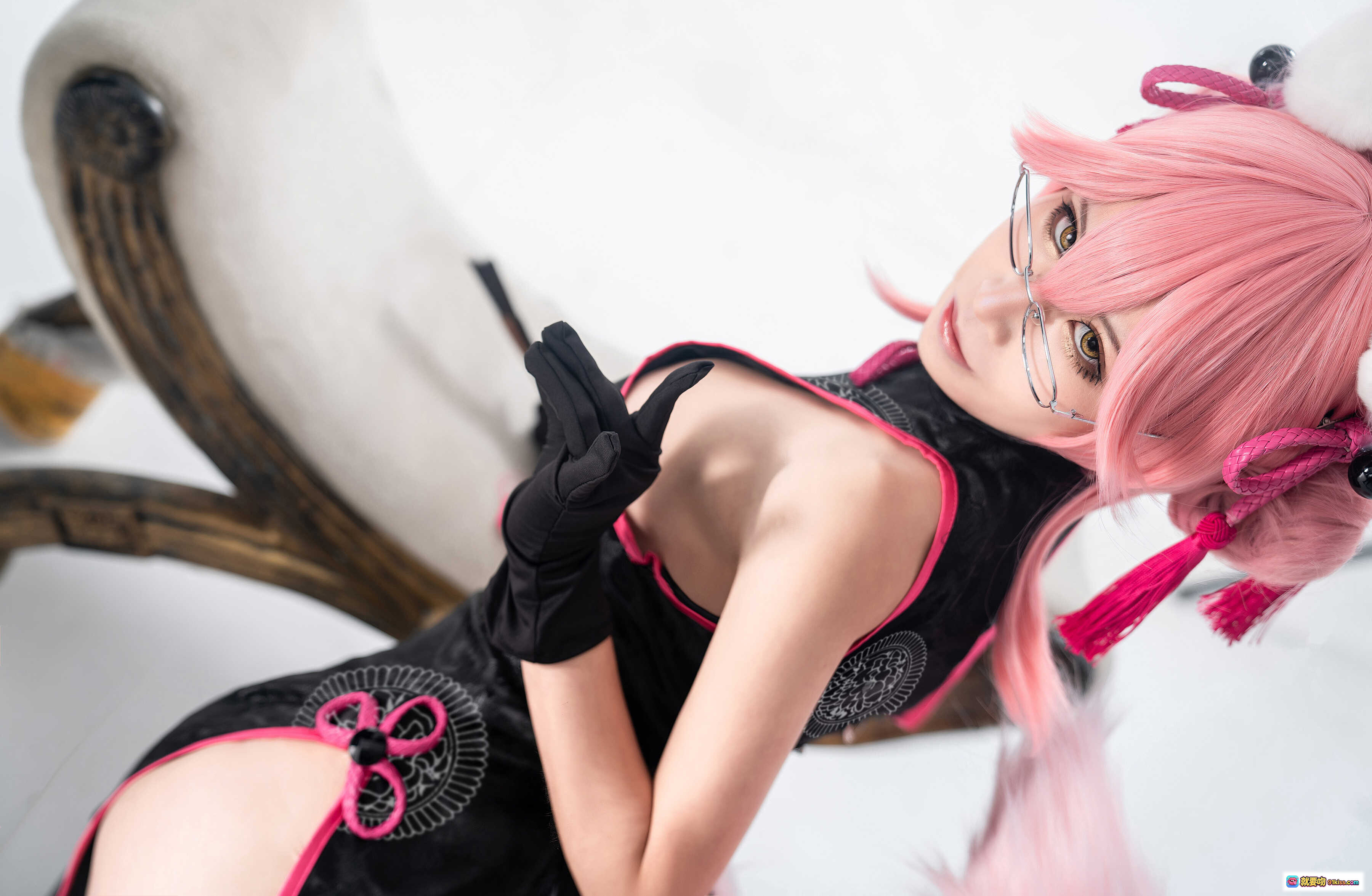 图片[3] - 爱老师玉藻前cosplay粉发旗袍眼镜造型精致写真图集 - 就要吻