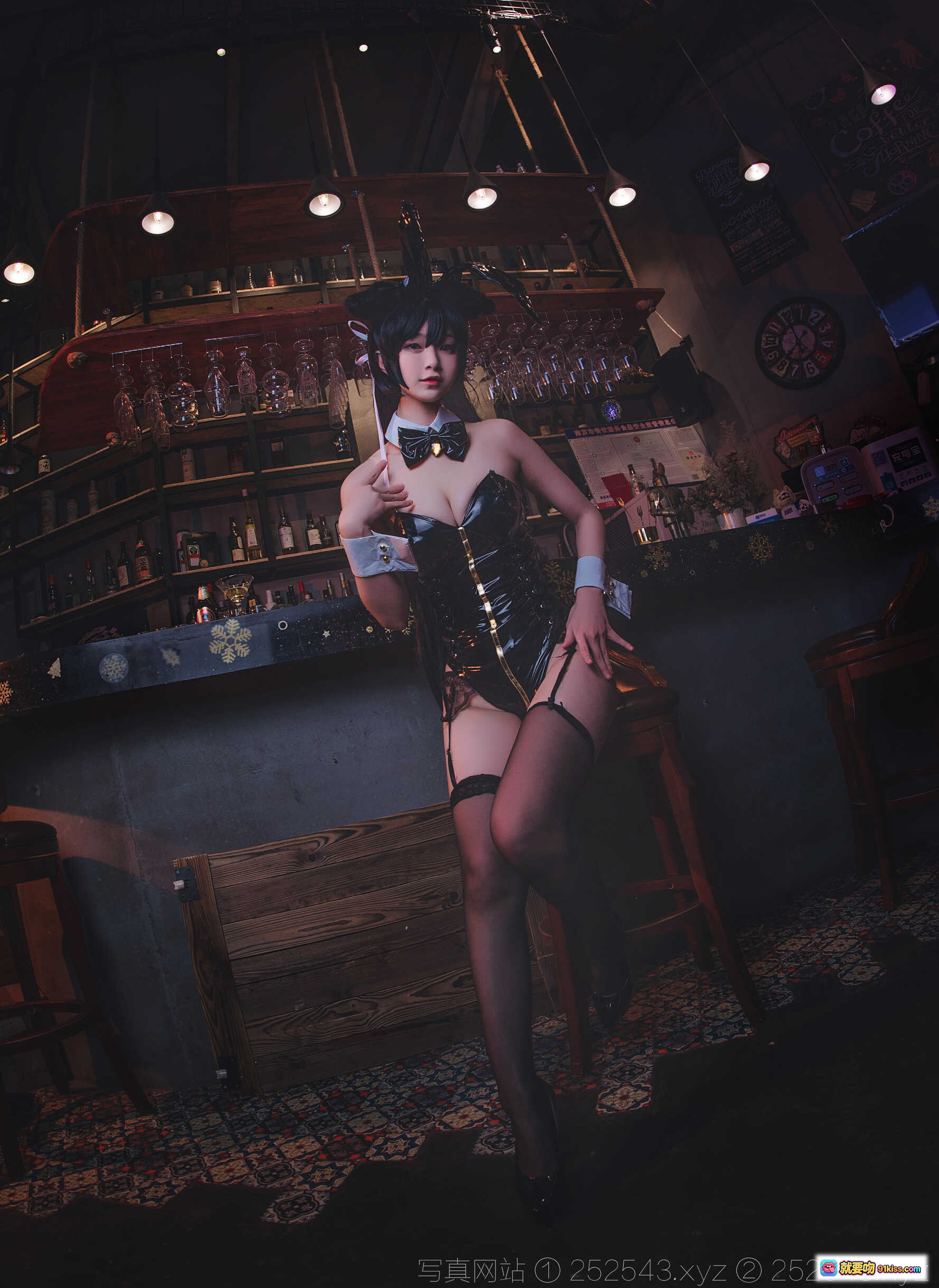 图片[2] - 铁板烧鬼舞w爱宕2 Cosplay写真 | 黑色兔女郎装束 | 酒吧场景性感摆拍 | NO.002 10P高清图集 - 就要吻