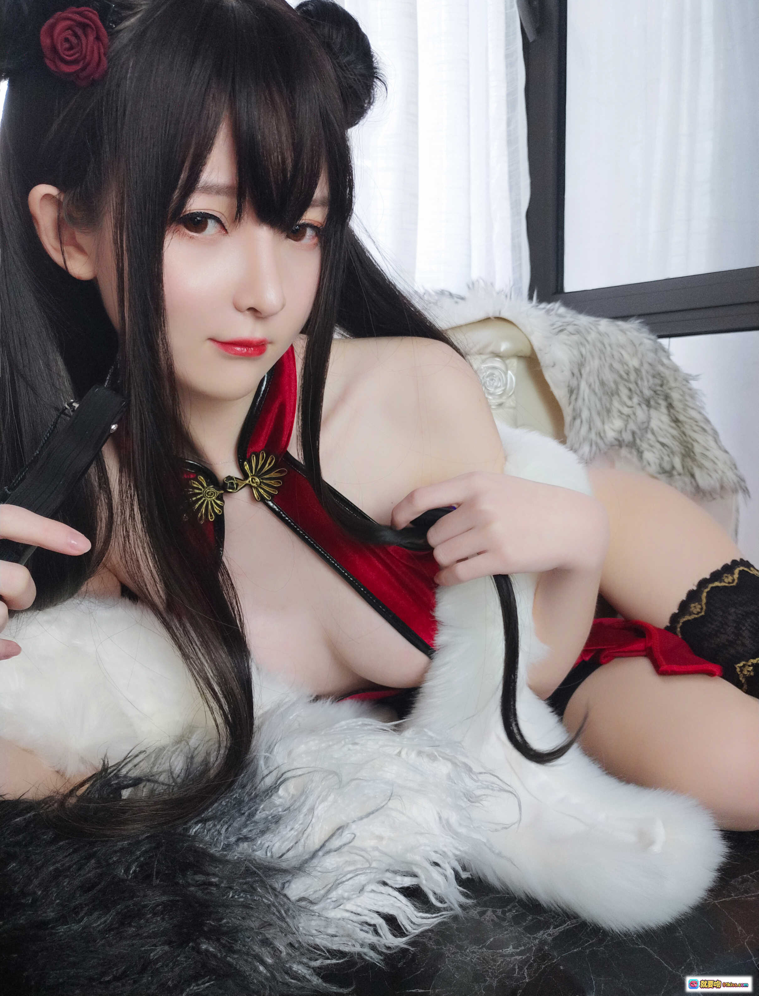 图片[5] - 一小央泽NO.041新月红玫写真集 75P高清美图 红黑蕾丝旗袍 白毛绒披肩 黑发双马尾 美腿特写 优雅性感Cosplay - 就要吻