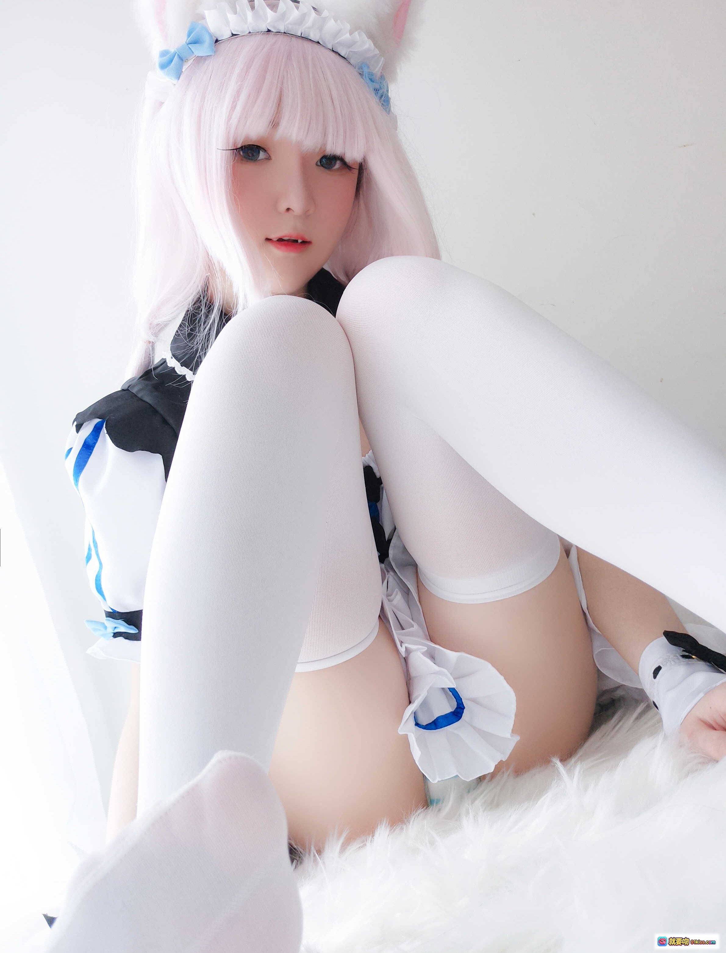 图片[7] - 一小央泽NO.025猫娘香子兰Cosplay写真 – 白发猫耳女仆装+白色丝袜+蝴蝶结手套+毛绒尾巴萌系美图 - 就要吻