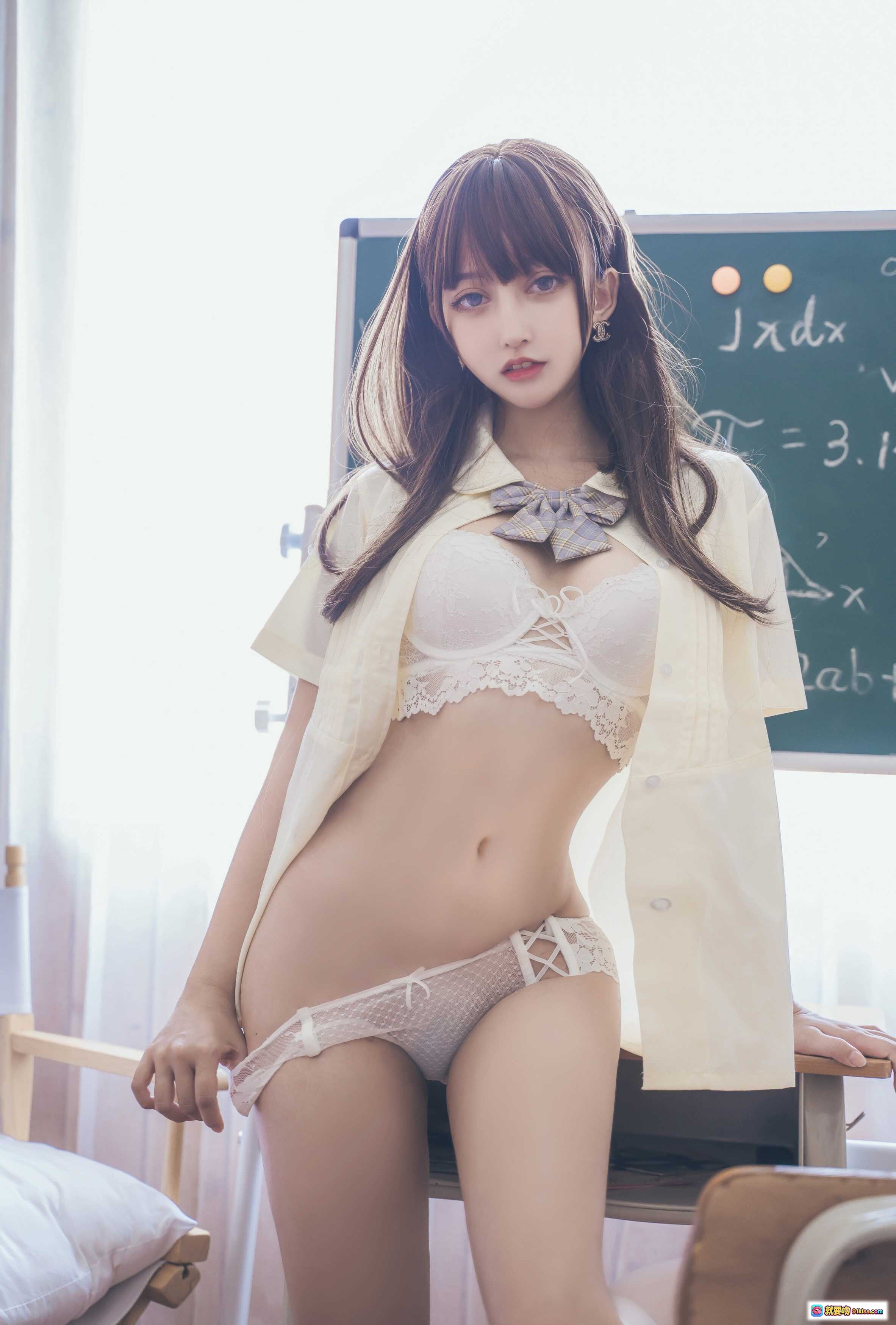 图片[5] - 教室少女写真 | 米线线喵076 | 校服格裙白衬衫 | 甜美日系风 | 桌椅场景 | 过期米线线喵系列 - 就要吻