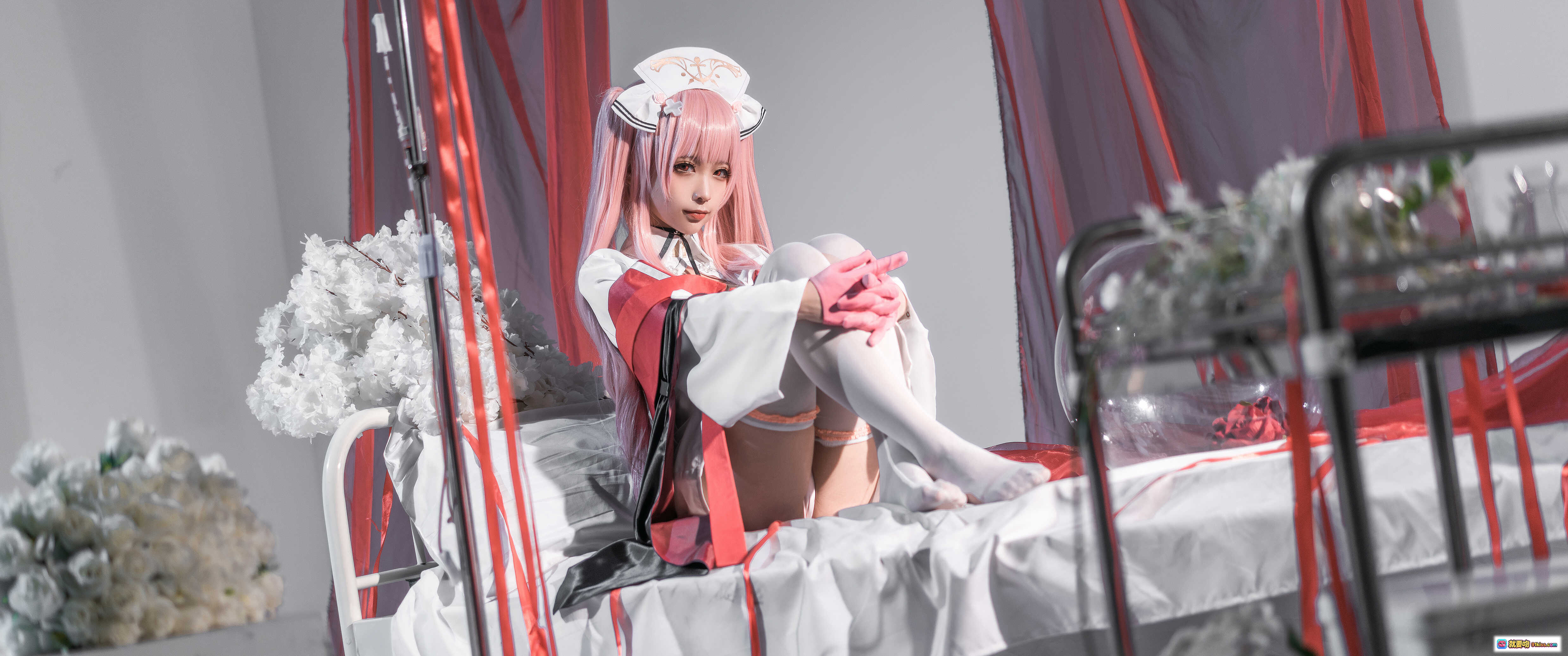 图片[9] - 蠢沫沫NO.128英仙座Cosplay写真 | 粉发护士装 | 白玫瑰花海 | 18P高清图集 | 179MB下载 - 就要吻