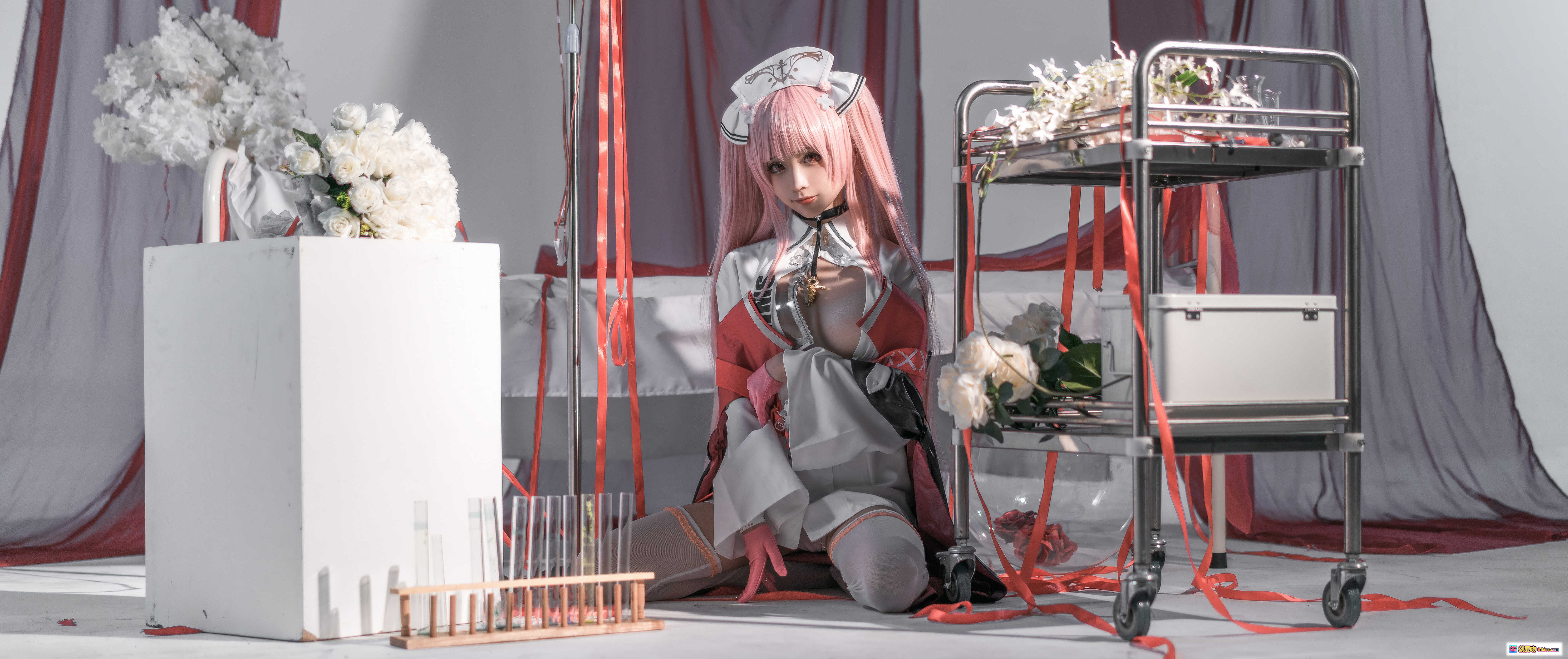 图片[4] - 蠢沫沫NO.128英仙座Cosplay写真 | 粉发护士装 | 白玫瑰花海 | 18P高清图集 | 179MB下载 - 就要吻