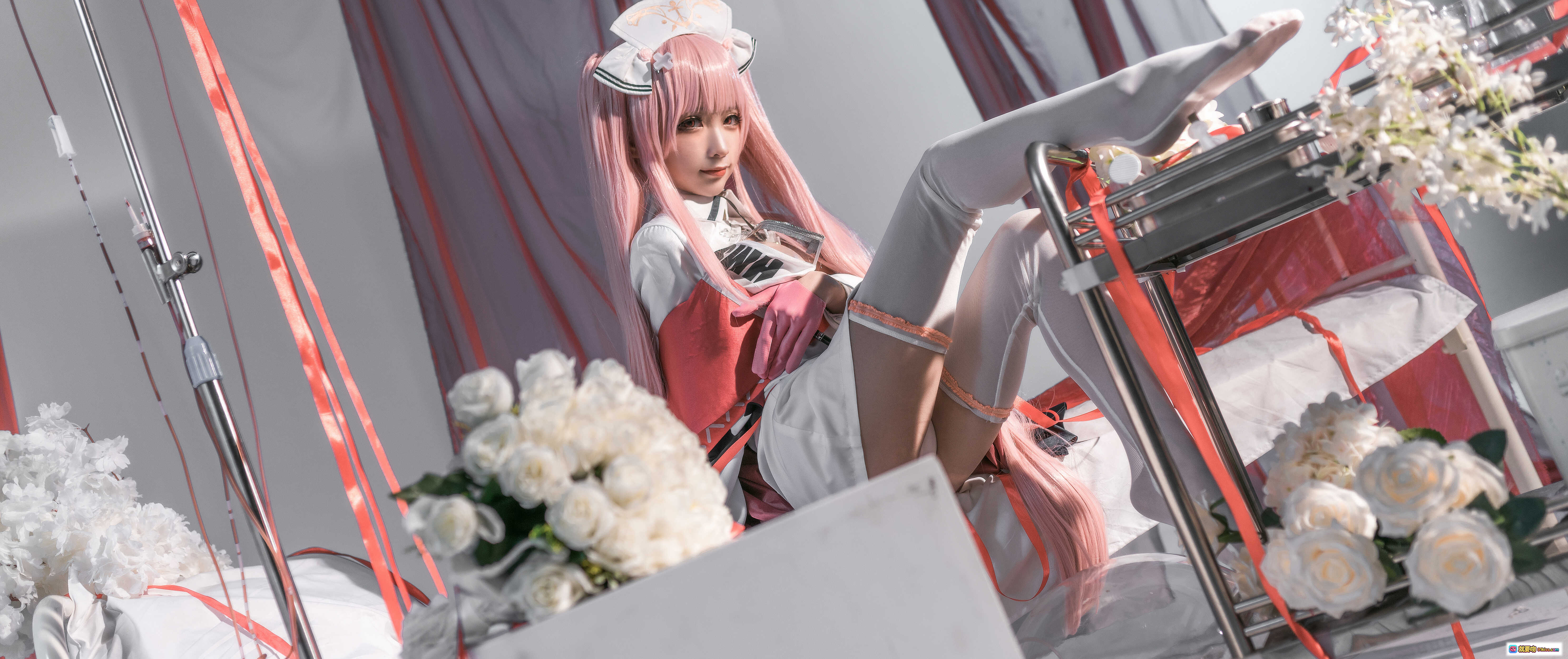 图片[1] - 蠢沫沫NO.128英仙座Cosplay写真 | 粉发护士装 | 白玫瑰花海 | 18P高清图集 | 179MB下载 - 就要吻
