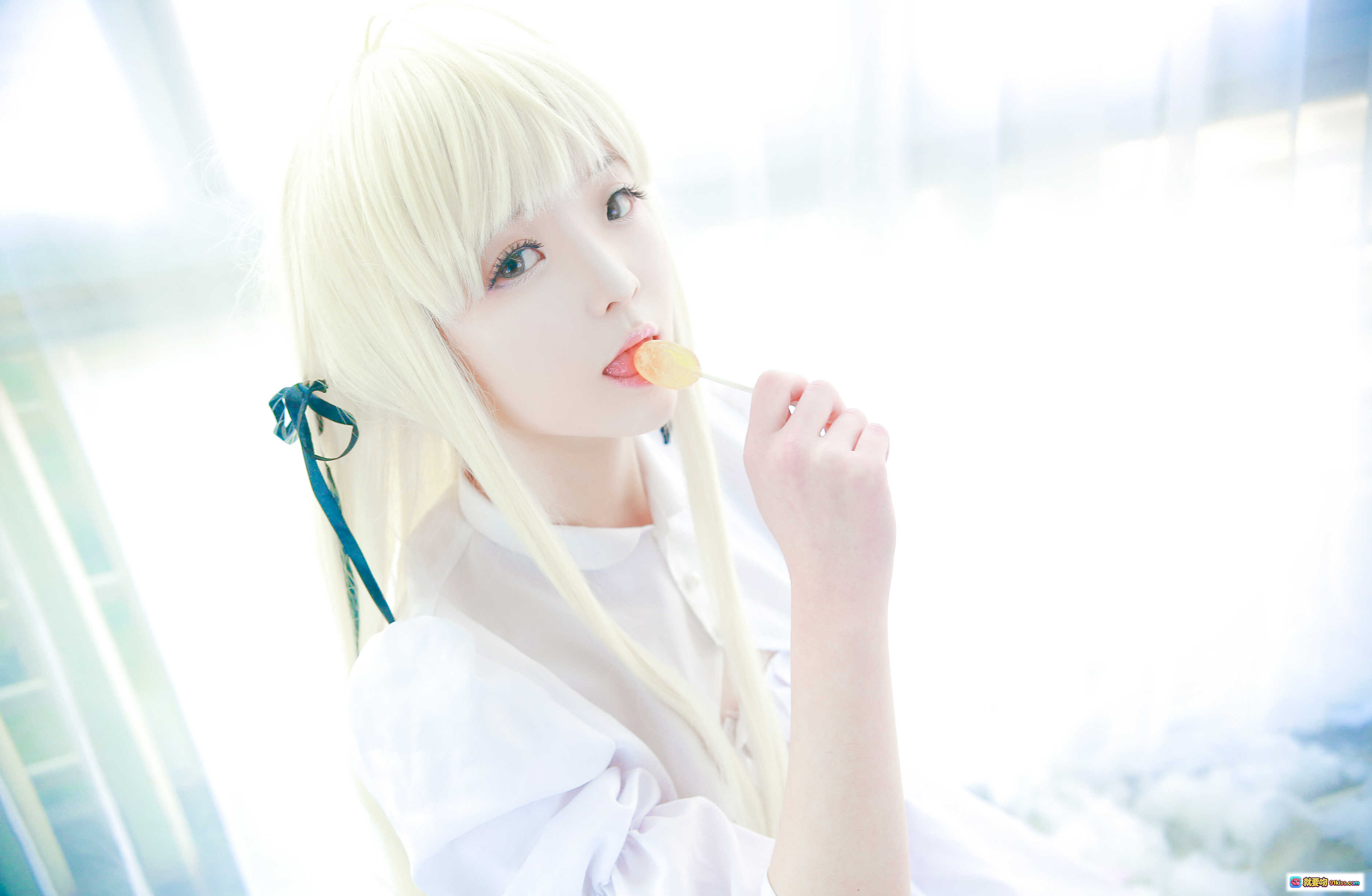 图片[4] - 小央泽NO.011穹妹cos写真 白裙蕾丝袜抱灰兔玩偶 金发双马尾少女风高清图集 - 就要吻