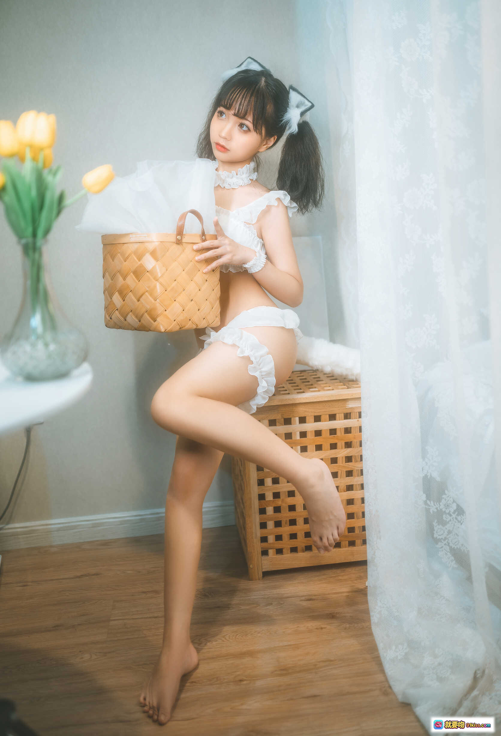 图片[8] - 蠢沫沫NO.031私房写真84P861MB 白色蕾丝猫耳双马尾 篮子花束清新少女风室内摄影 - 就要吻