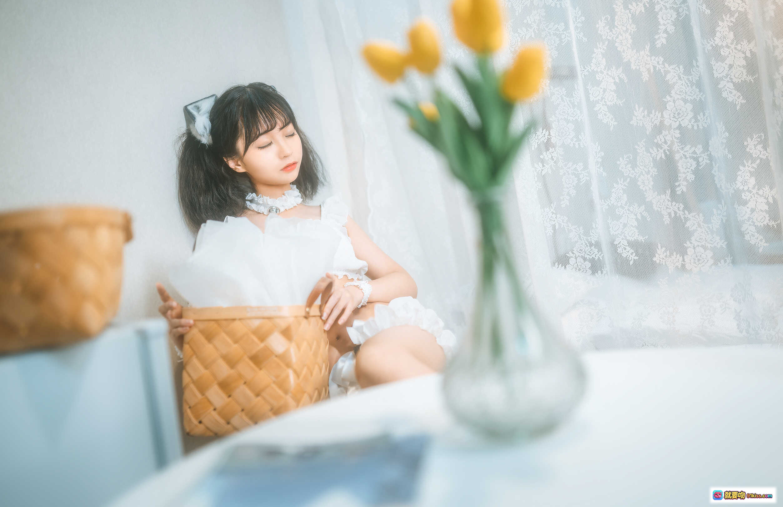 图片[6] - 蠢沫沫NO.031私房写真84P861MB 白色蕾丝猫耳双马尾 篮子花束清新少女风室内摄影 - 就要吻