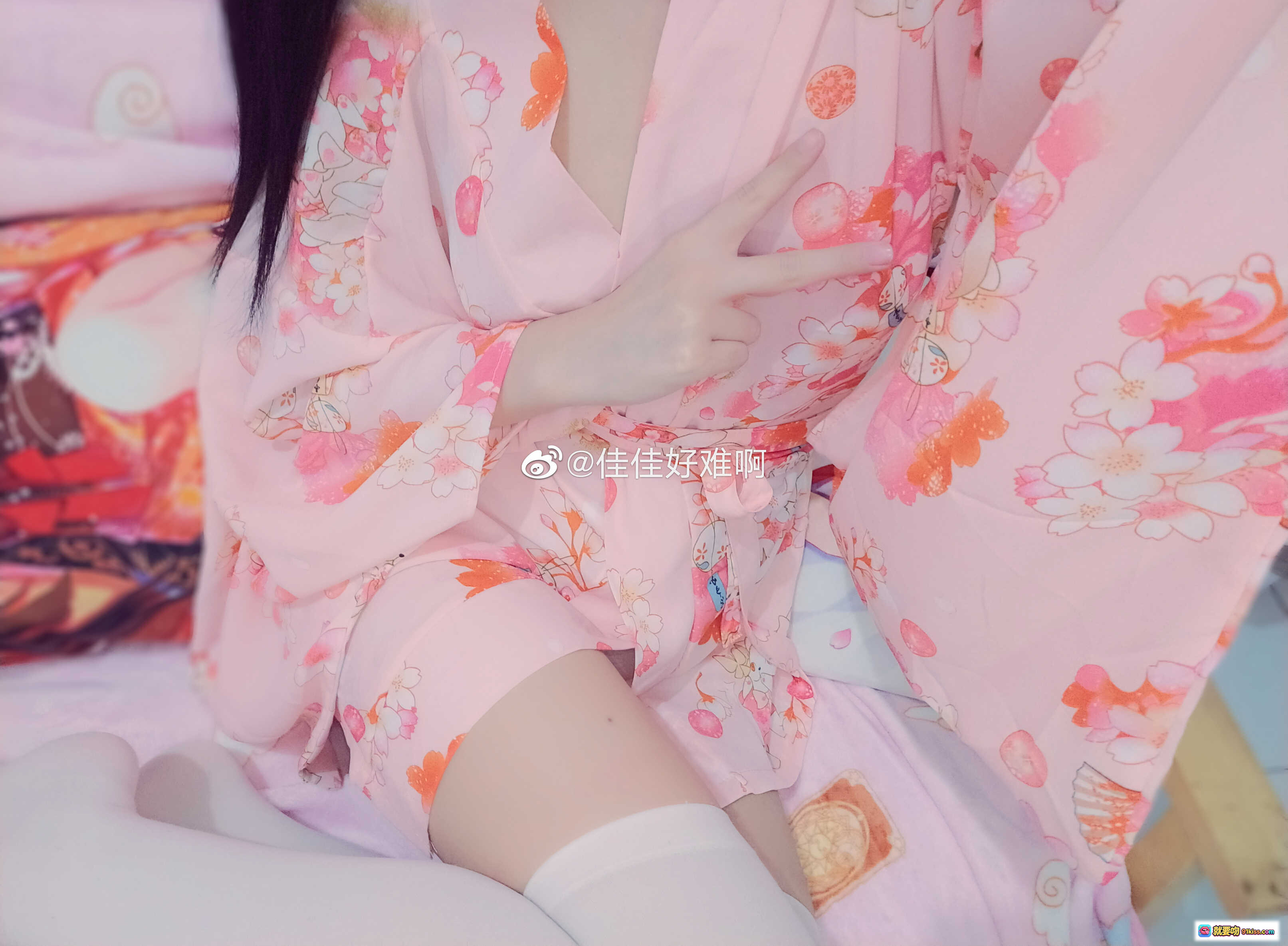 图片[9] - 佳佳好难啊VOL.17 粉色和风睡衣+白色过膝袜 少女居家写真 甜美可爱风 小狐狸主题 无视频纯图 - 就要吻