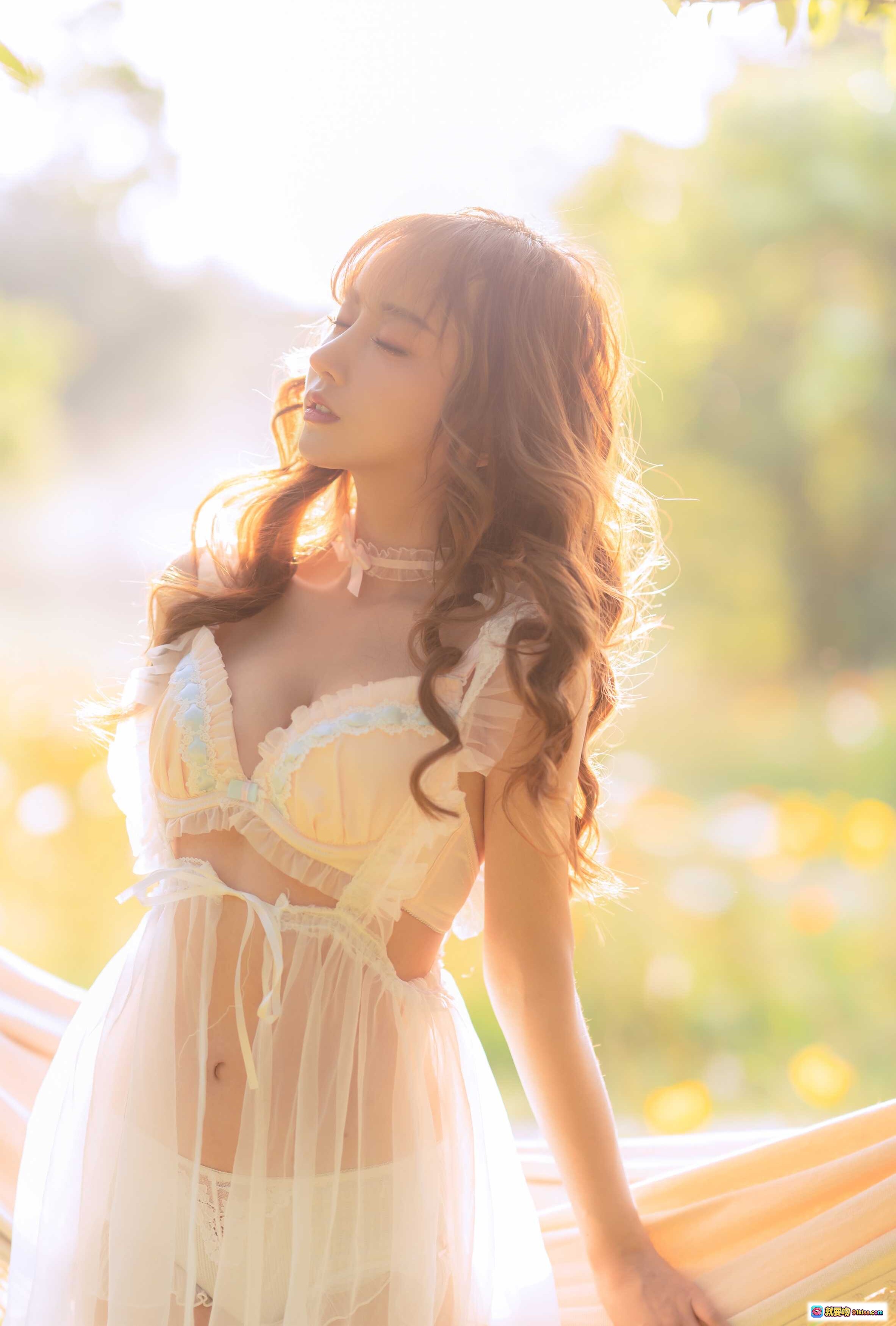 图片[7] - 过期米线线喵122米线吊床写真｜柔美蕾丝内衣+透纱裙装+阳光逆光氛围感少女写真 - 就要吻