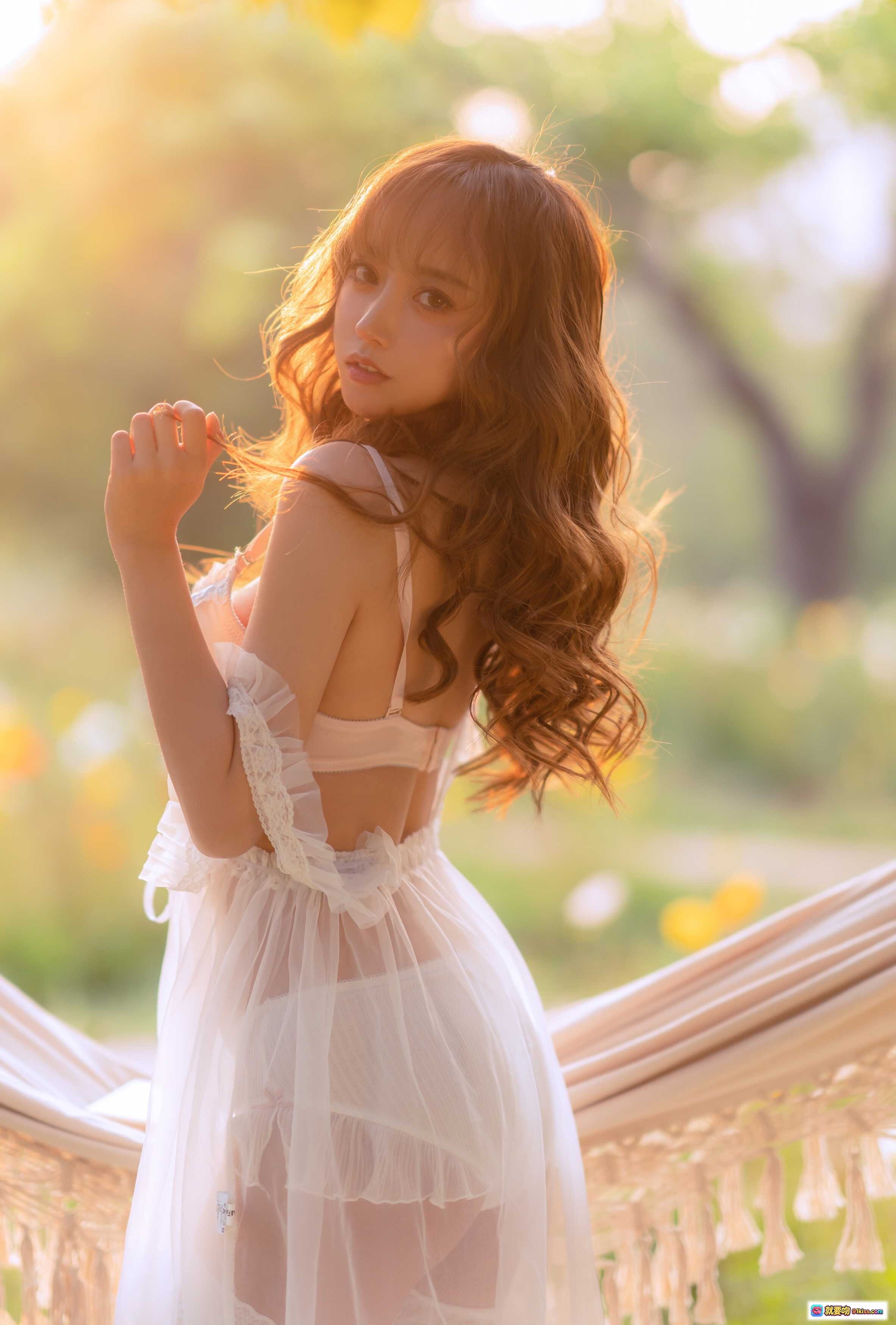 图片[8] - 过期米线线喵122米线吊床写真｜柔美蕾丝内衣+透纱裙装+阳光逆光氛围感少女写真 - 就要吻