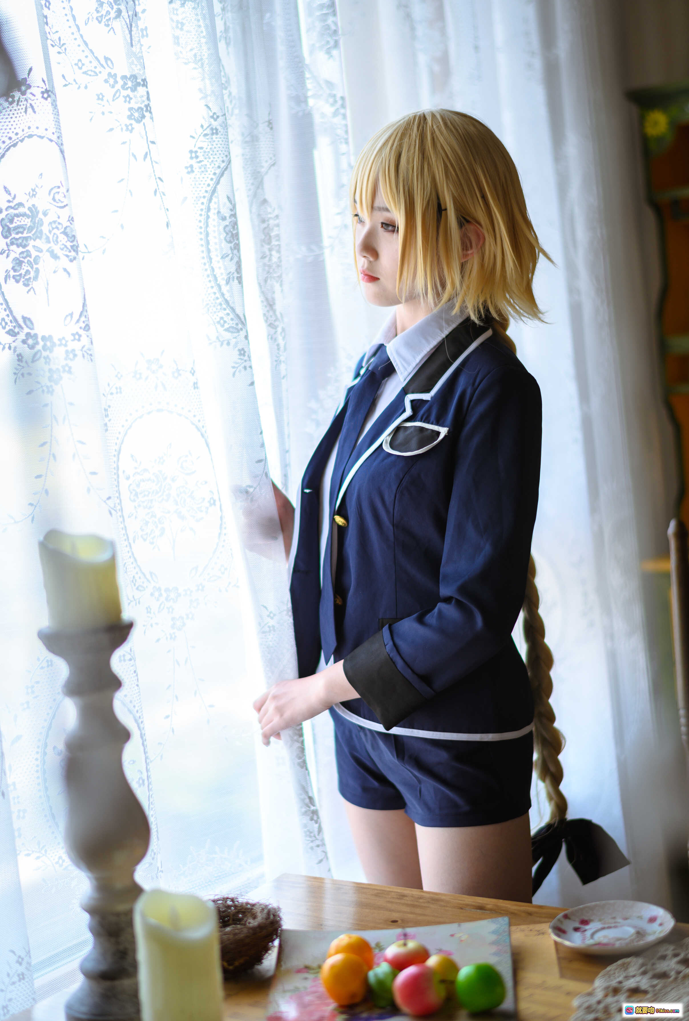 图片[5] - 秋楚楚斋蔻2 Cosplay写真 | 金发麻花辫少女制服诱惑 | 室内窗边柔光摄影 | 46P高清图集 - 就要吻