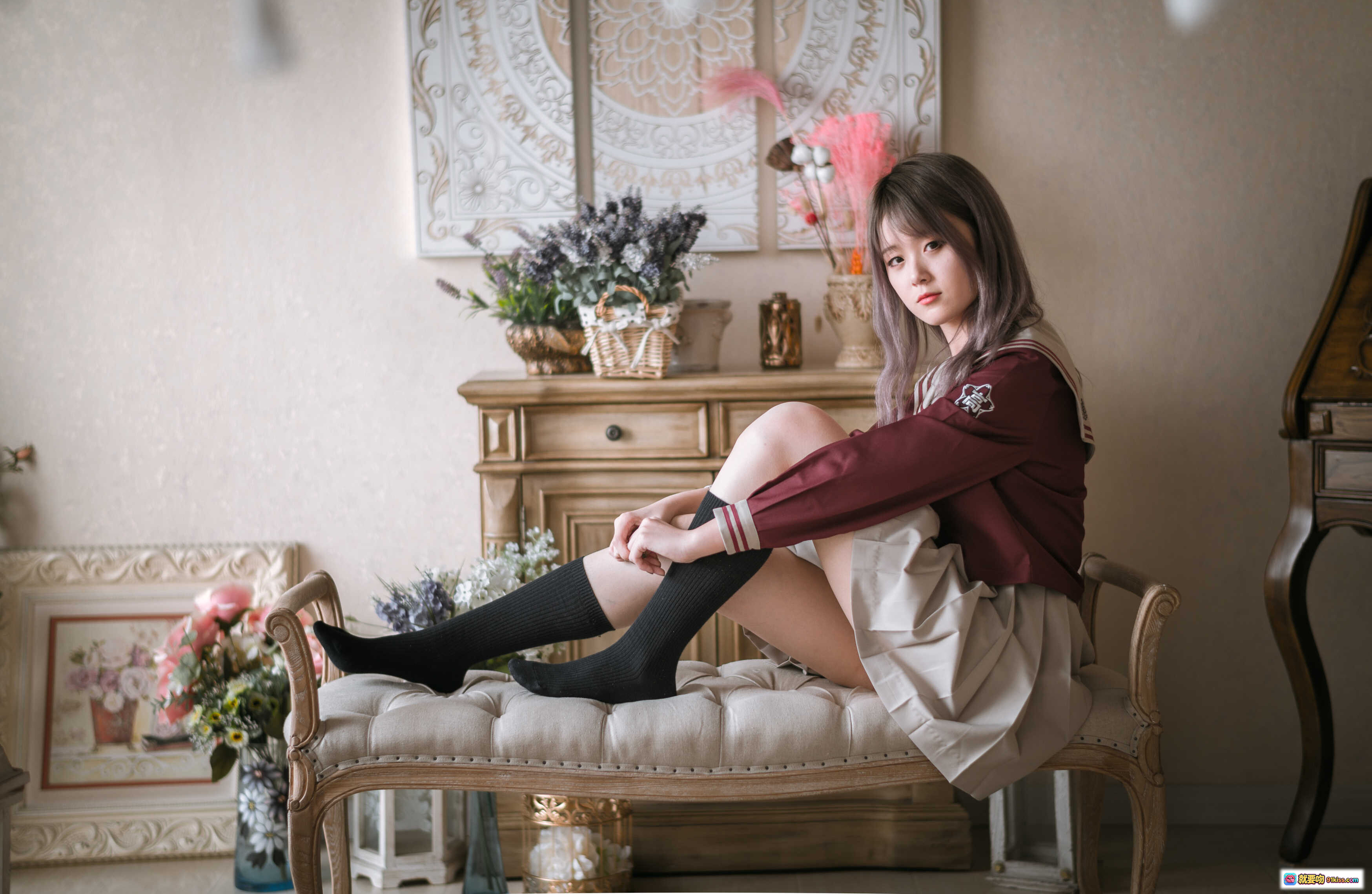 图片[2] - 秋楚楚斋蔻2 Cosplay写真 | 金发麻花辫少女制服诱惑 | 室内窗边柔光摄影 | 46P高清图集 - 就要吻